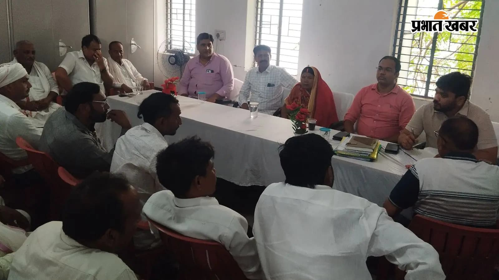बक्सर पंचायत बैठक: उर्वरक कालाबाजारी व कर्मियों पर... बक्सर पंचायत बैठक: उर्वरक कालाबाजारी व कर्मियों पर...