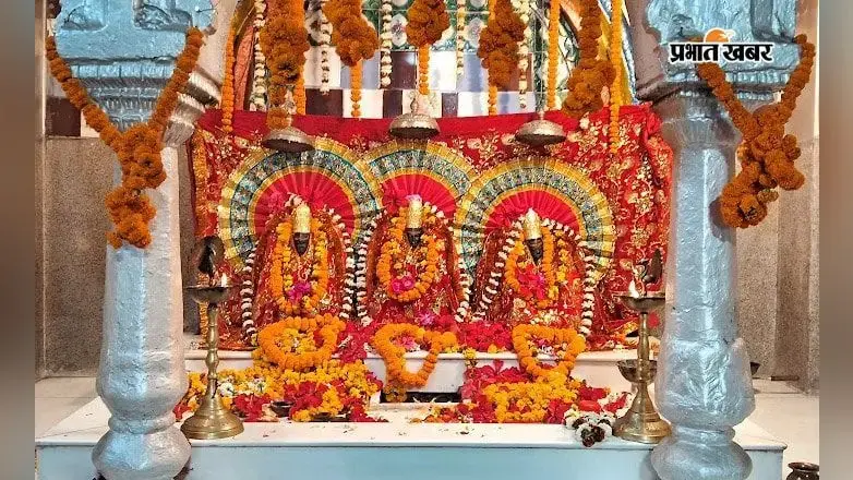 देव सूर्य मंदिर में स्थापित मूर्ति देव सूर्य मंदिर में स्थापित मूर्ति
