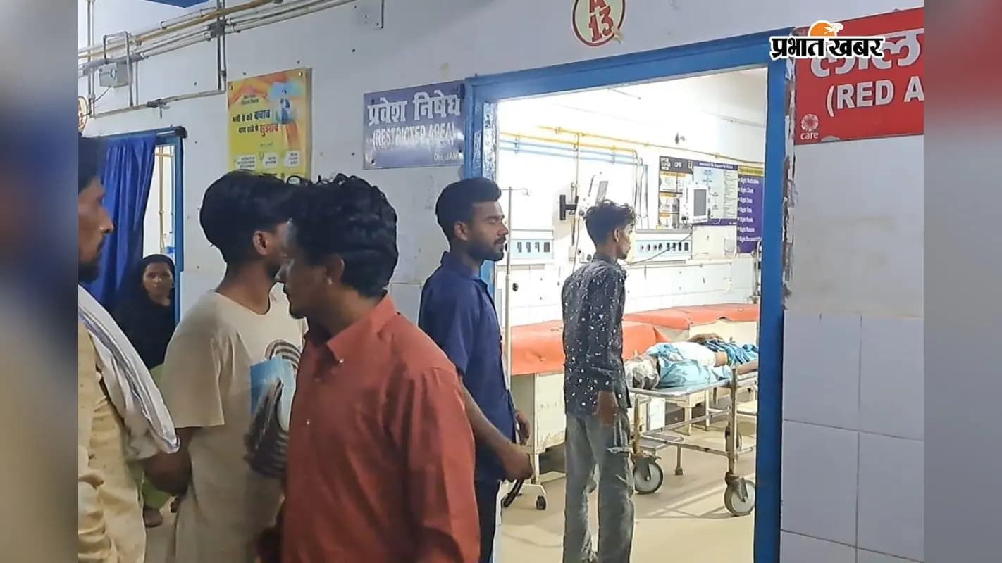 अस्पताल पहुंचे मृतक के परिजन अस्पताल पहुंचे मृतक के परिजन