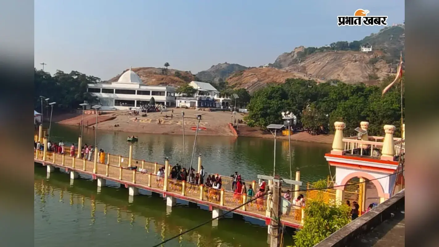 मंदार स्थित अष्टकमल मंदिर. मंदार स्थित अष्टकमल मंदिर.