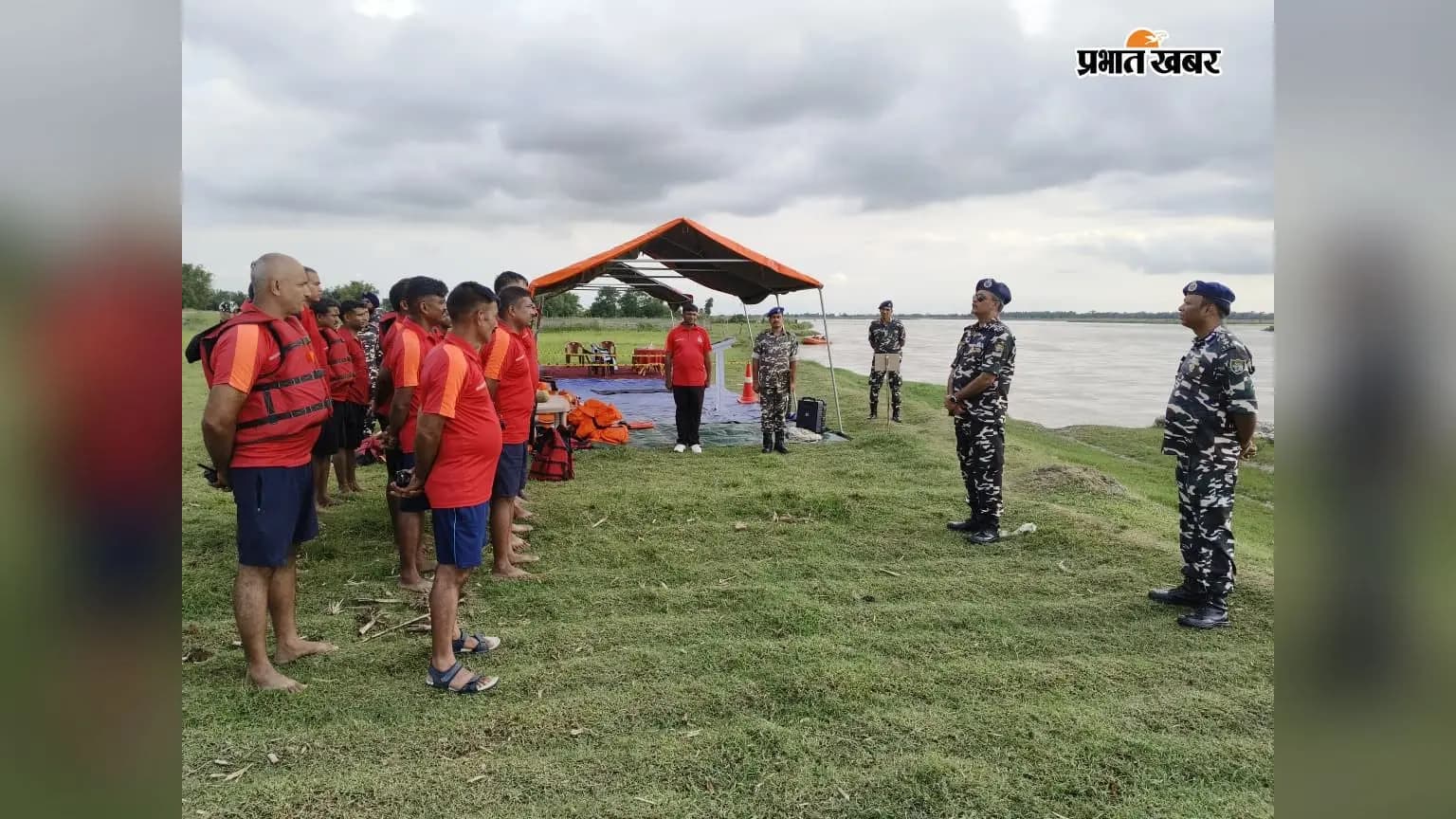 एसएसबी 19वीं वाहिनी में निरीक्षण के दौरान जवानों को संबोधित करते महानिरीक्षक वंदन सक्सेना. एसएसबी 19वीं वाहिनी में निरीक्षण के दौरान जवानों को संबोधित करते महानिरीक्षक वंदन सक्सेना.