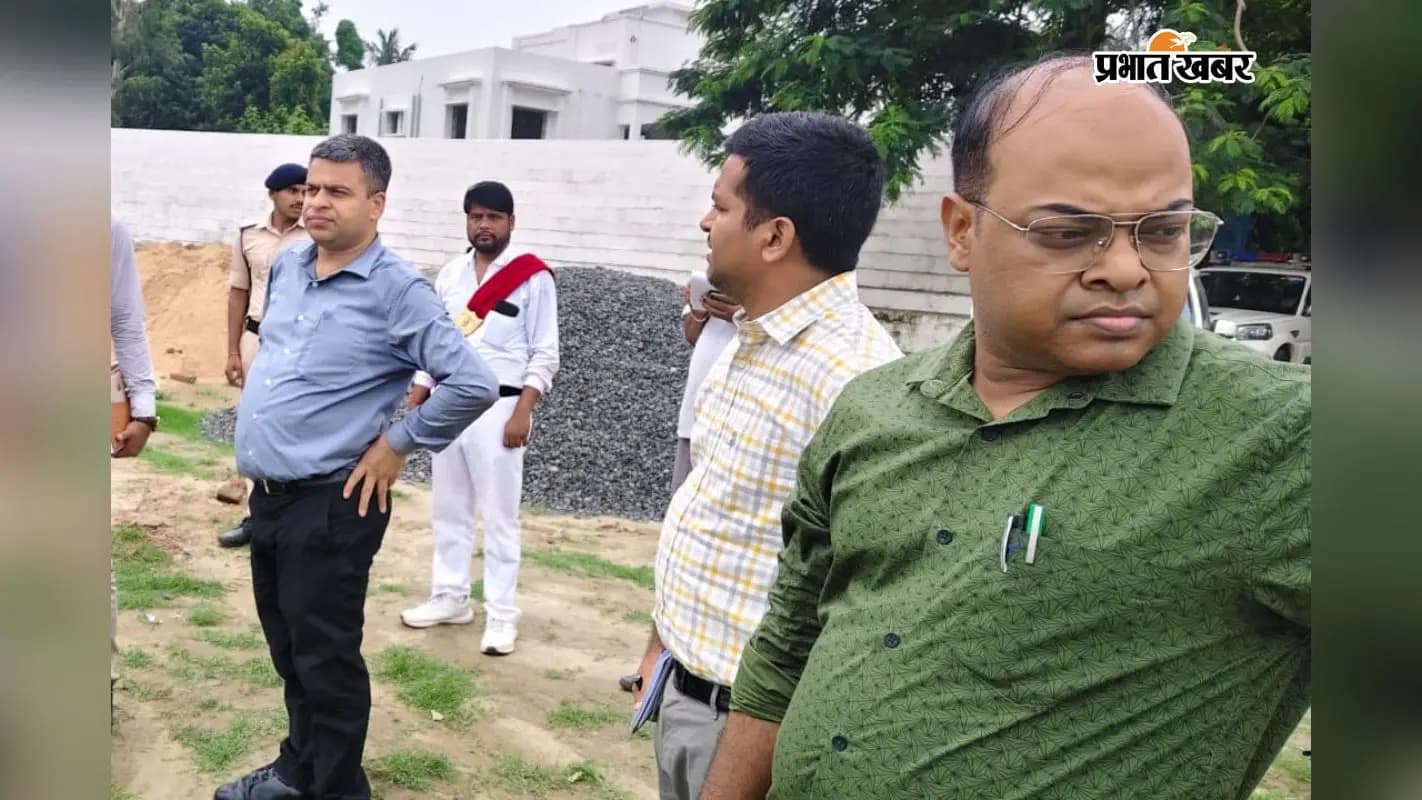 जायजा लेते डीएम अभिषेक रंजन जायजा लेते डीएम अभिषेक रंजन