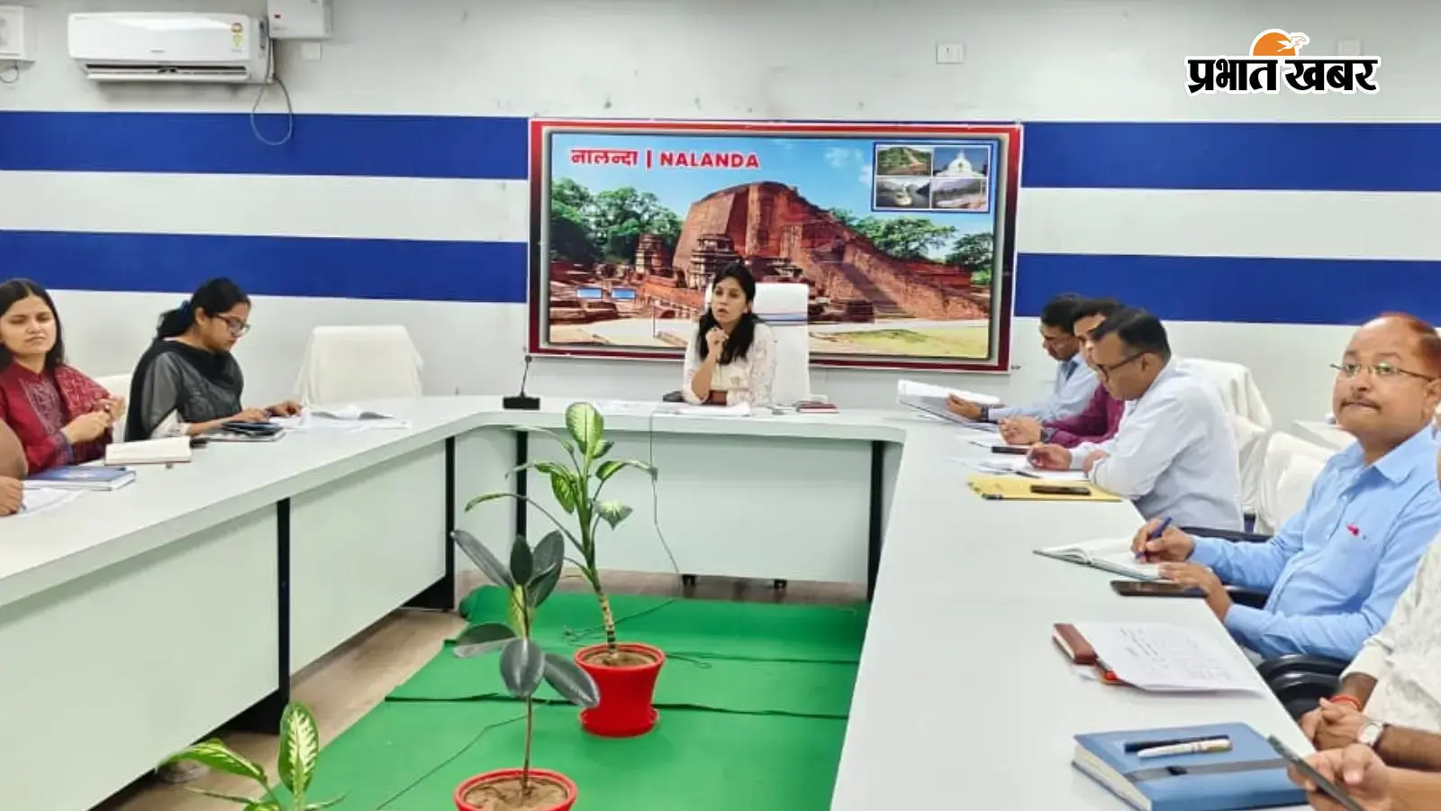 नालंदा डीएम और अन्य अधिकारी नालंदा डीएम और अन्य अधिकारी