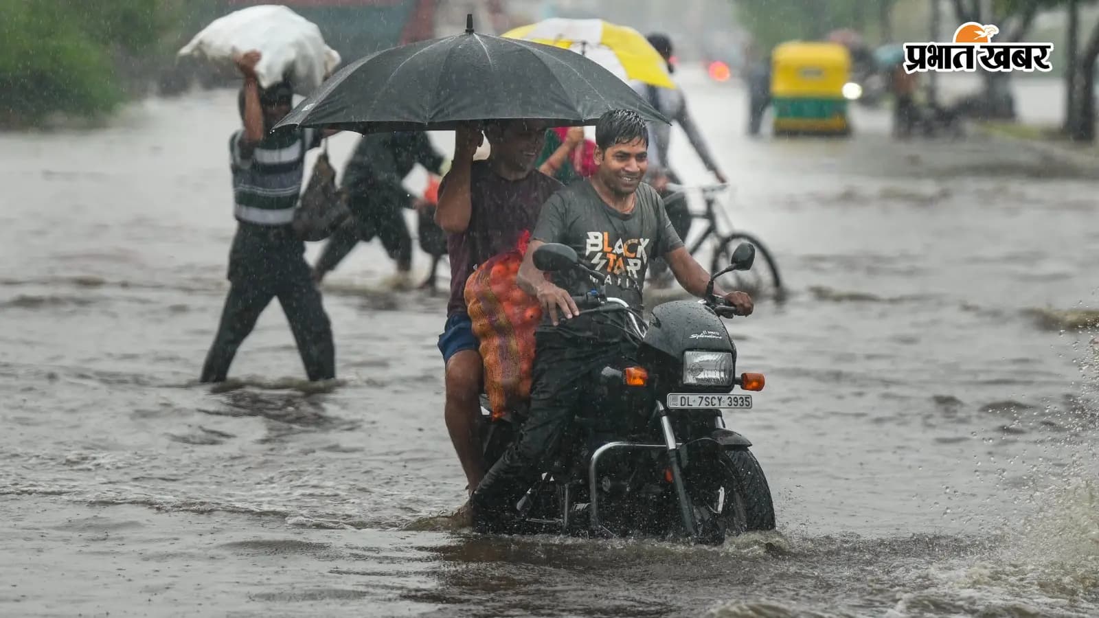 दिल्ली में भारी बारिश दिल्ली में भारी बारिश