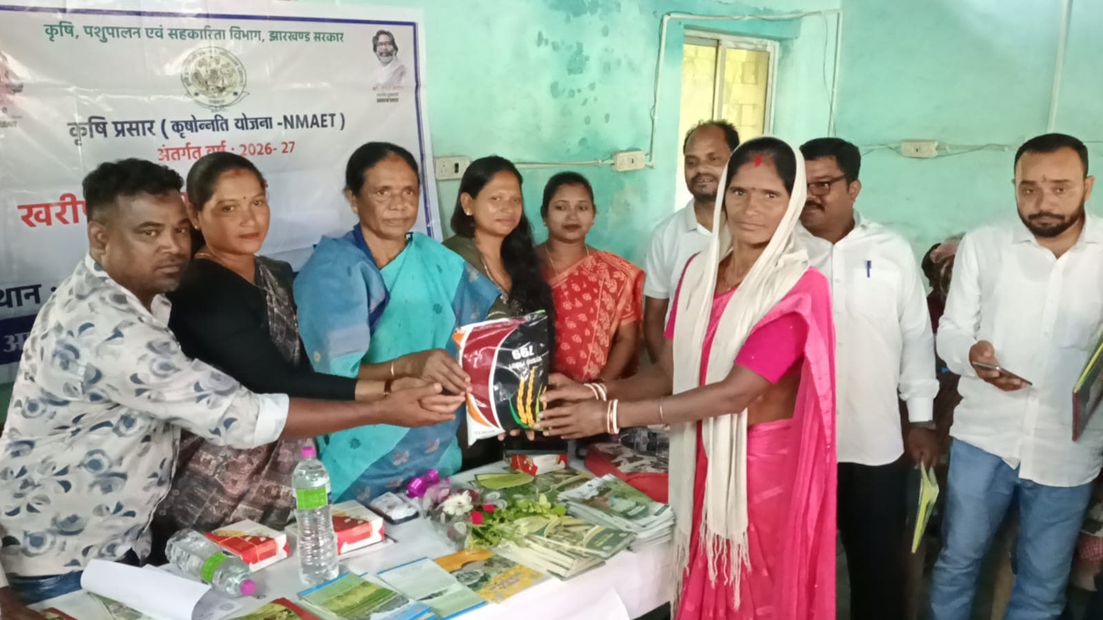 आत्मनिर्भर खेती की ओर बढ़ें किसान, सरकार की योजनाओं का उठाएं लाभ : जोबा माझी आत्मनिर्भर खेती की ओर बढ़ें किसान, सरकार की योजनाओं का उठाएं लाभ : जोबा माझी