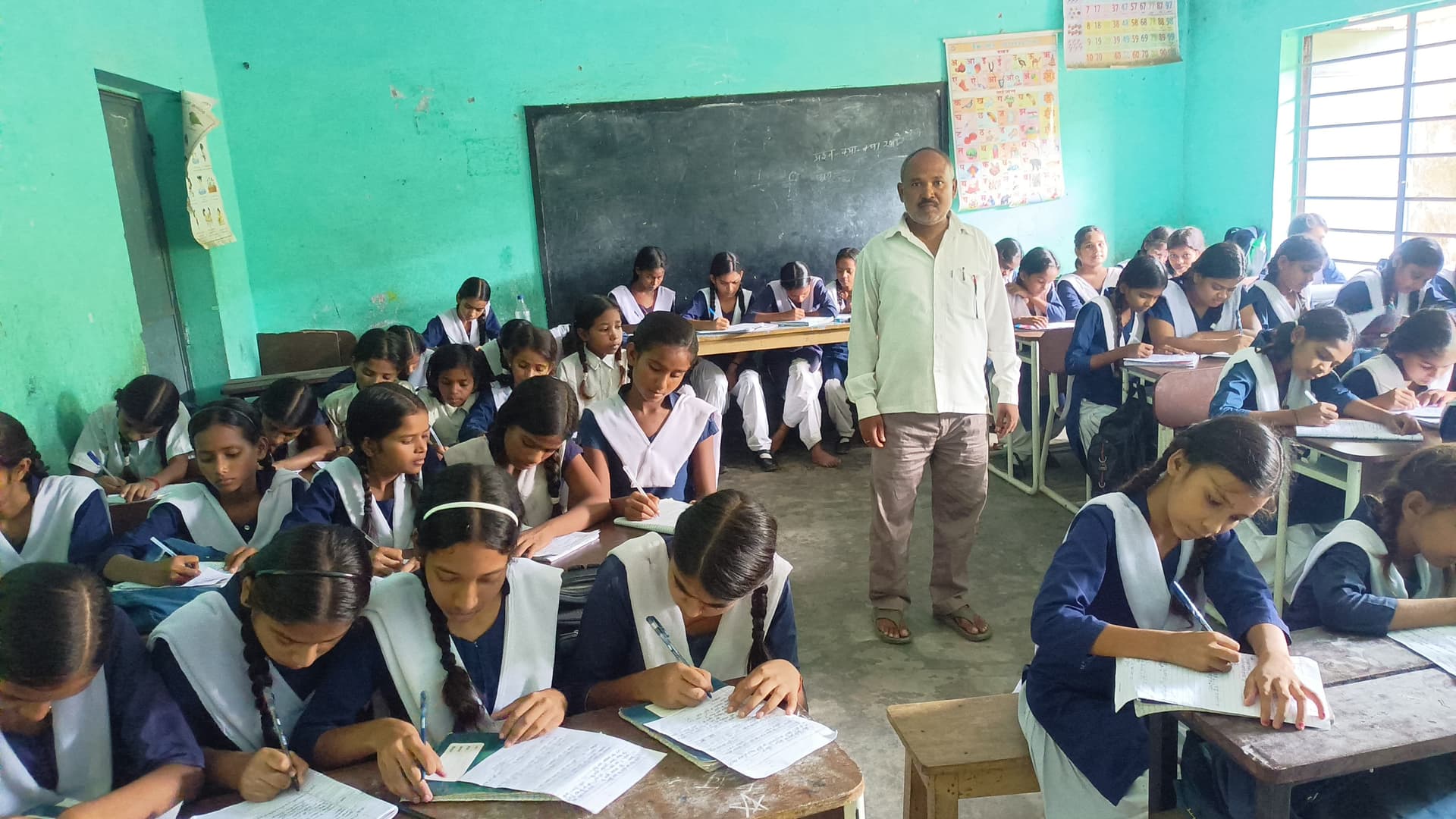 त्रिमासिक मूल्यांकन के तीसरे दिन हुई गणित की परीक्षा त्रिमासिक मूल्यांकन के तीसरे दिन हुई गणित की परीक्षा