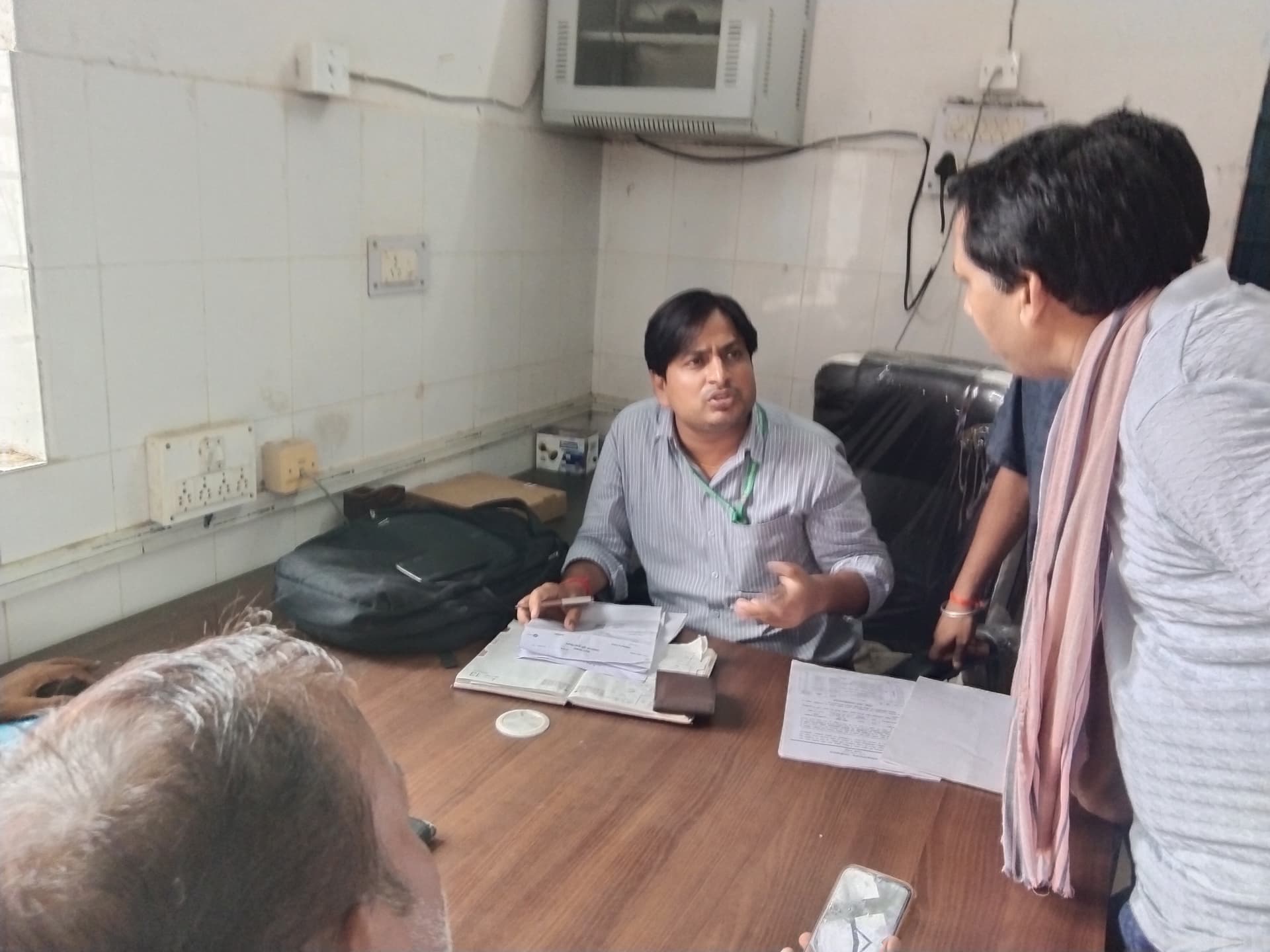 लखीसराय से अजीत सिंह की रिपोर्ट राजस्व अधिकारी को मिला सदर अंचल के अंचलाधिकारी का प्रभार लखीसराय से अजीत सिंह की रिपोर्ट राजस्व अधिकारी को मिला सदर अंचल के अंचलाधिकारी का प्रभार