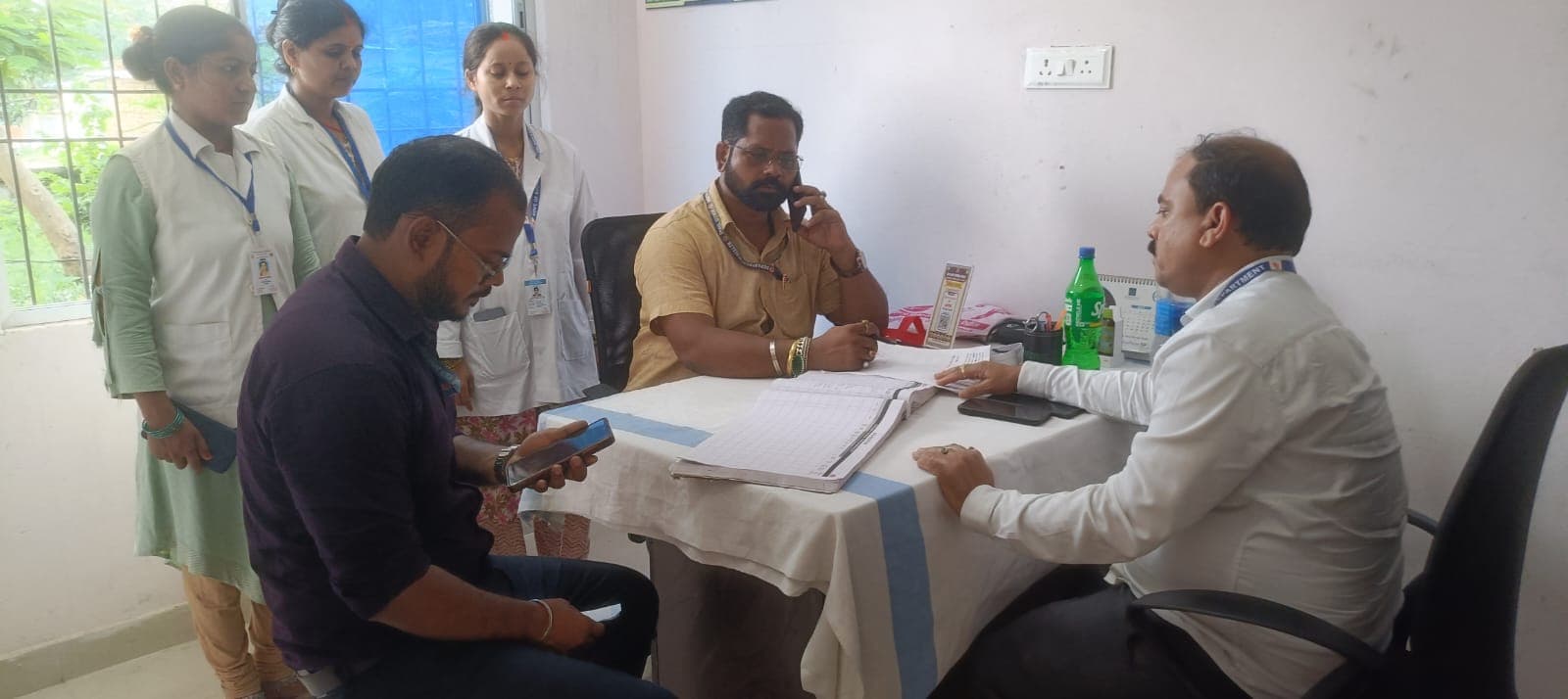 बाढ़ से पहले स्वास्थ्य विभाग अलर्ट, गोनौली आयुष्मान आरोग्य मंदिर का औचक निरीक्षण बाढ़ से पहले स्वास्थ्य विभाग अलर्ट, गोनौली आयुष्मान आरोग्य मंदिर का औचक निरीक्षण