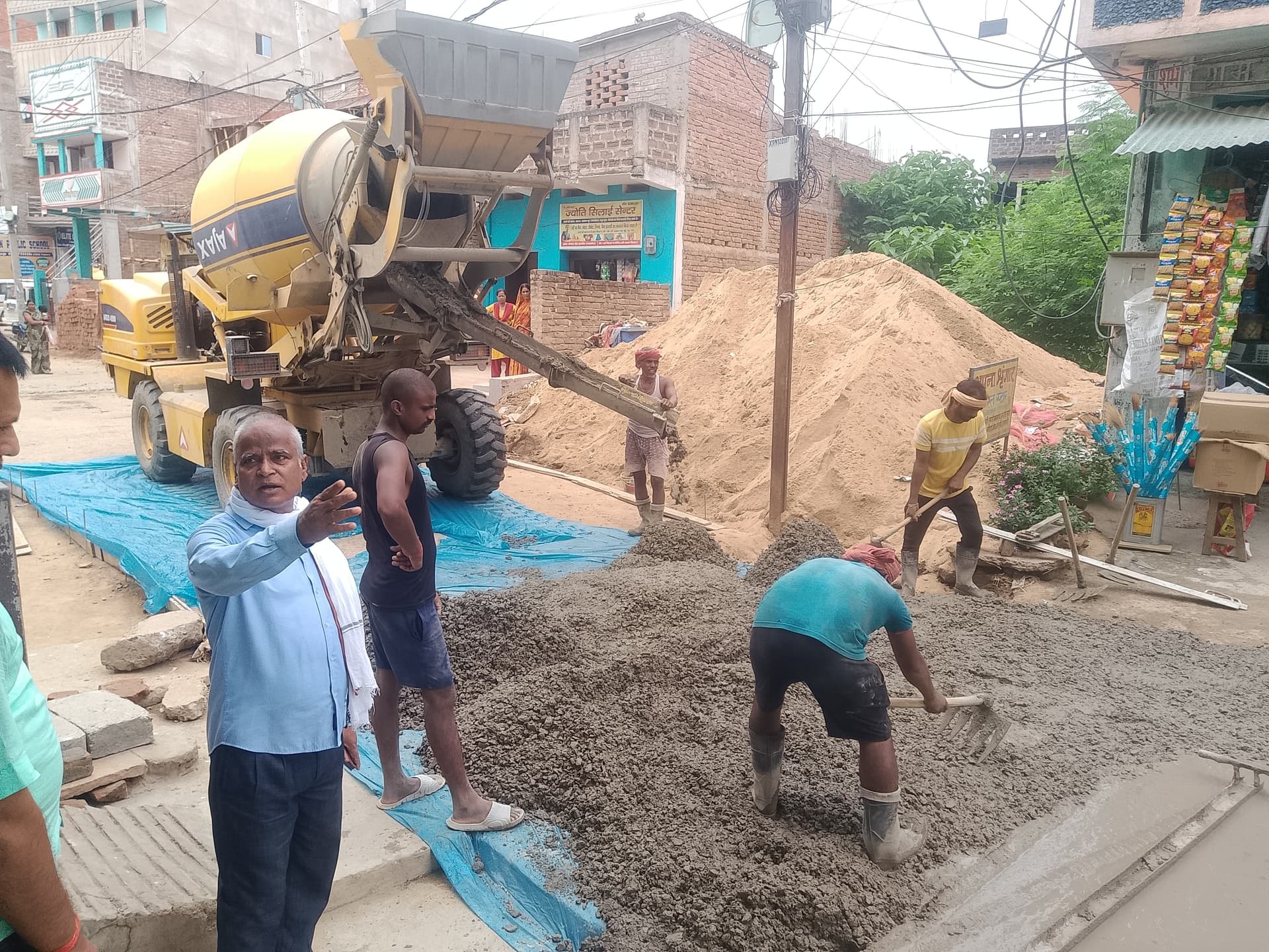 विश्वकर्मा मोड़ से वीर कुंवर सिंह चौक तक पीसीसी सड़क विश्वकर्मा मोड़ से वीर कुंवर सिंह चौक तक पीसीसी सड़क