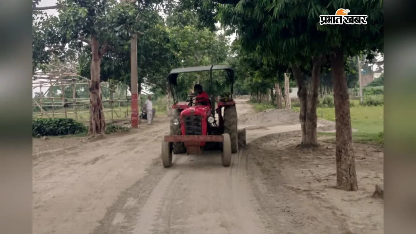 कांवरिया पथ पर मरम्मत और साफ-सफाई करते हुए कांवरिया पथ पर मरम्मत और साफ-सफाई करते हुए
