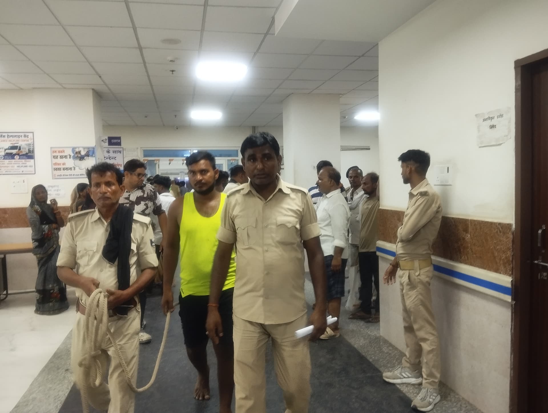 सदर अस्पताल में सर्वर डाउन, मरीजों और पुलिसकर्मियों की बढ़ी परेशानी सदर अस्पताल में सर्वर डाउन, मरीजों और पुलिसकर्मियों की बढ़ी परेशानी