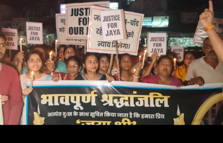 जया श्री को इंसाफ दिलाने के लिए रानीगंज में निकला कैंडल मार्च. जया श्री को इंसाफ दिलाने के लिए रानीगंज में निकला कैंडल मार्च.