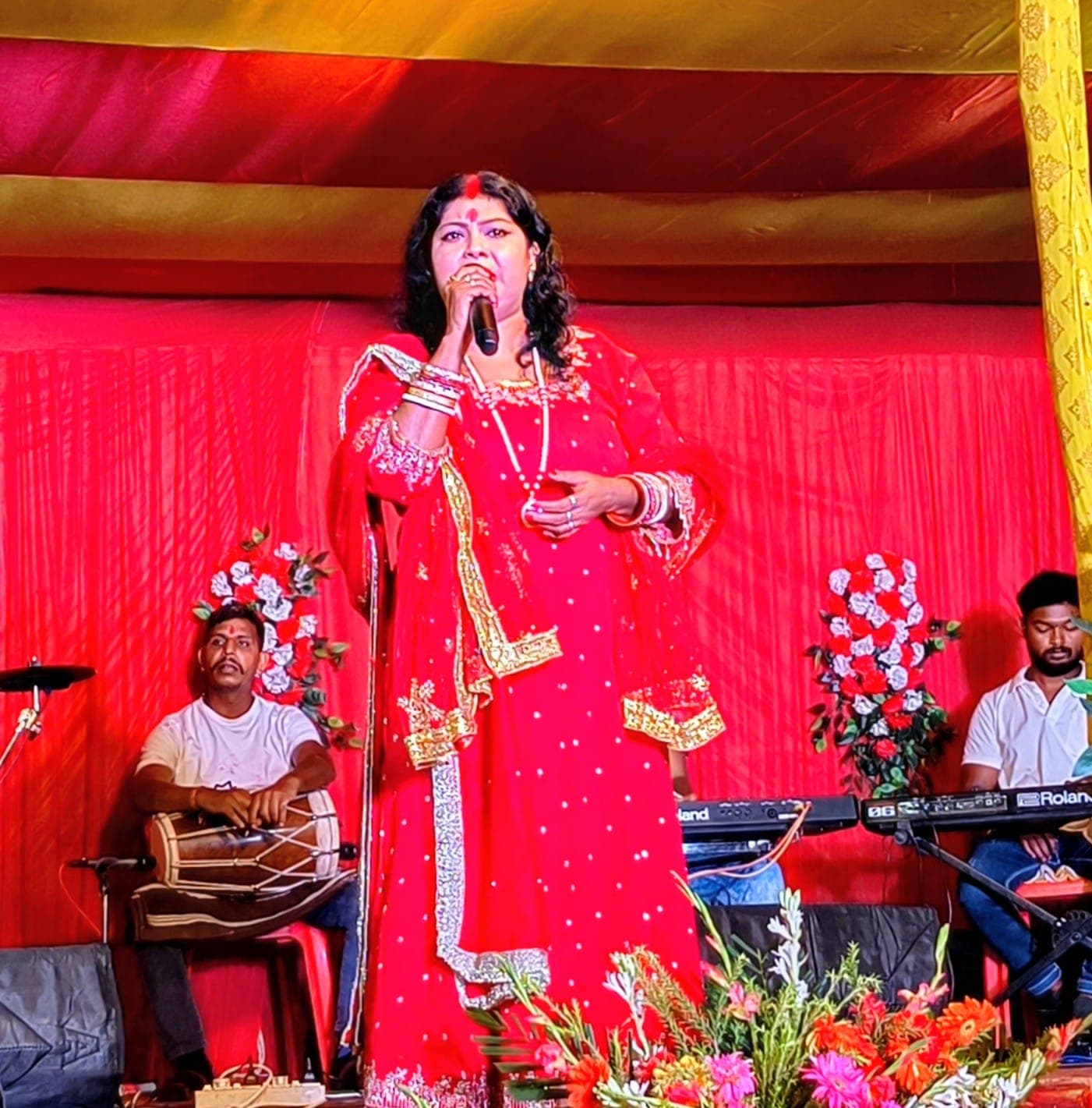 भक्ति संगीत की सुरमयी संध्या में झूमे खूंटीवासी भक्ति संगीत की सुरमयी संध्या में झूमे खूंटीवासी
