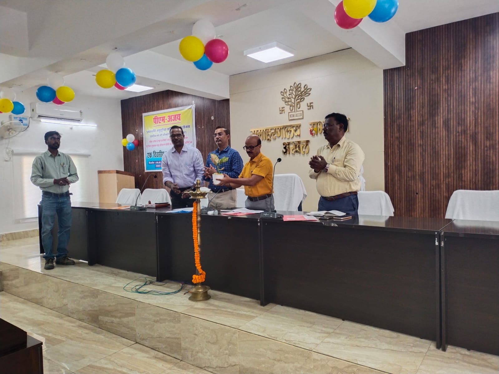 प्रधानमंत्री आदर्श ग्राम योजना के अंतर्गत चयनित गांवों का समग्र विकास सरकार की प्राथमिकता है: डीडीसी प्रधानमंत्री आदर्श ग्राम योजना के अंतर्गत चयनित गांवों का समग्र विकास सरकार की प्राथमिकता है: डीडीसी