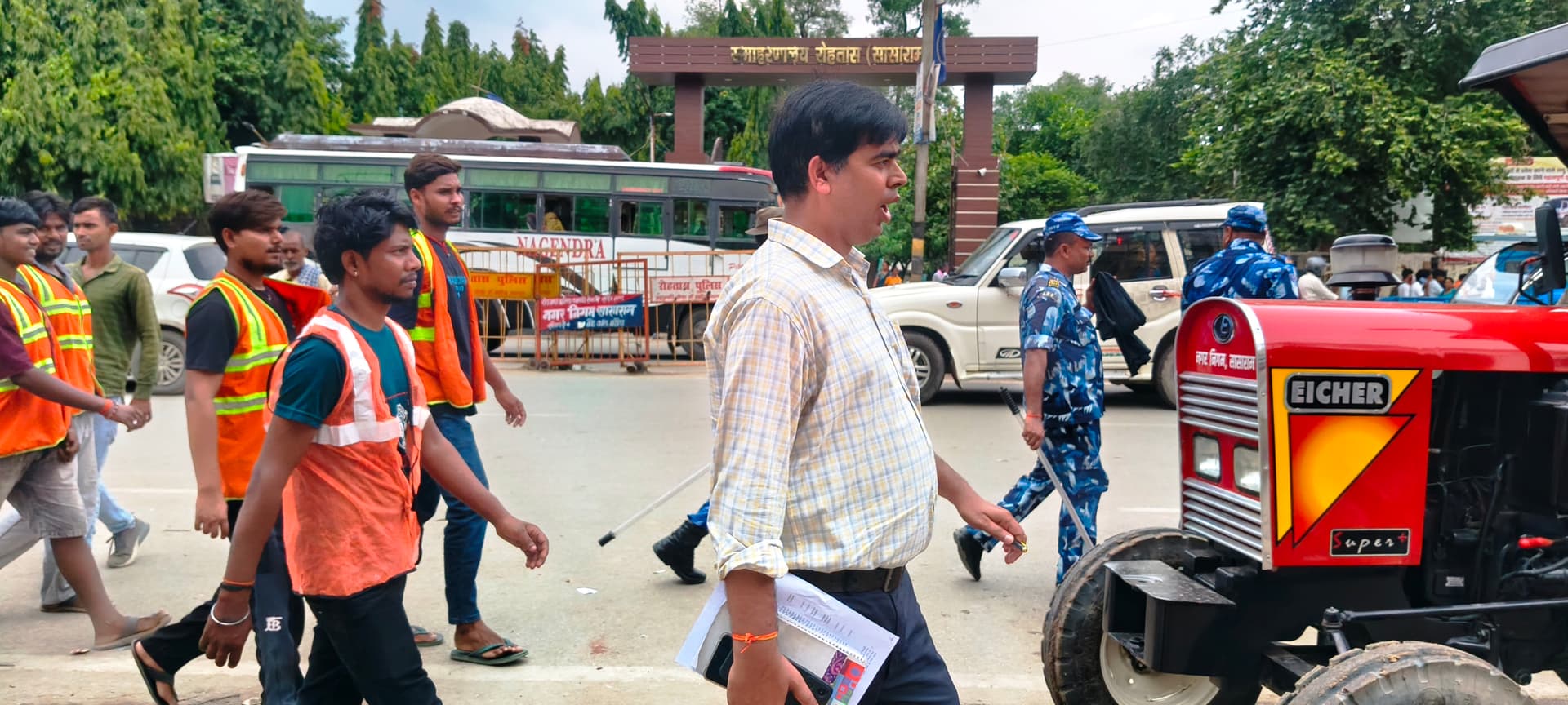 सासाराम में अतिक्रमण पर चला बुलडोजर व सख्त प्रशासनिक डंडा सासाराम में अतिक्रमण पर चला बुलडोजर व सख्त प्रशासनिक डंडा