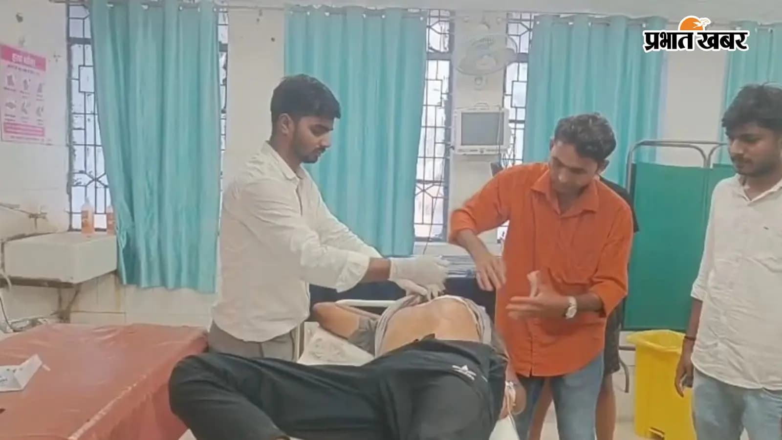 कैमुर के कुड़ासन में क्रिकेट खेल रहे युवक को बदमाश ने मारी दो गोली,हालत गंभीर कैमुर के कुड़ासन में क्रिकेट खेल रहे युवक को बदमाश ने मारी दो गोली,हालत गंभीर