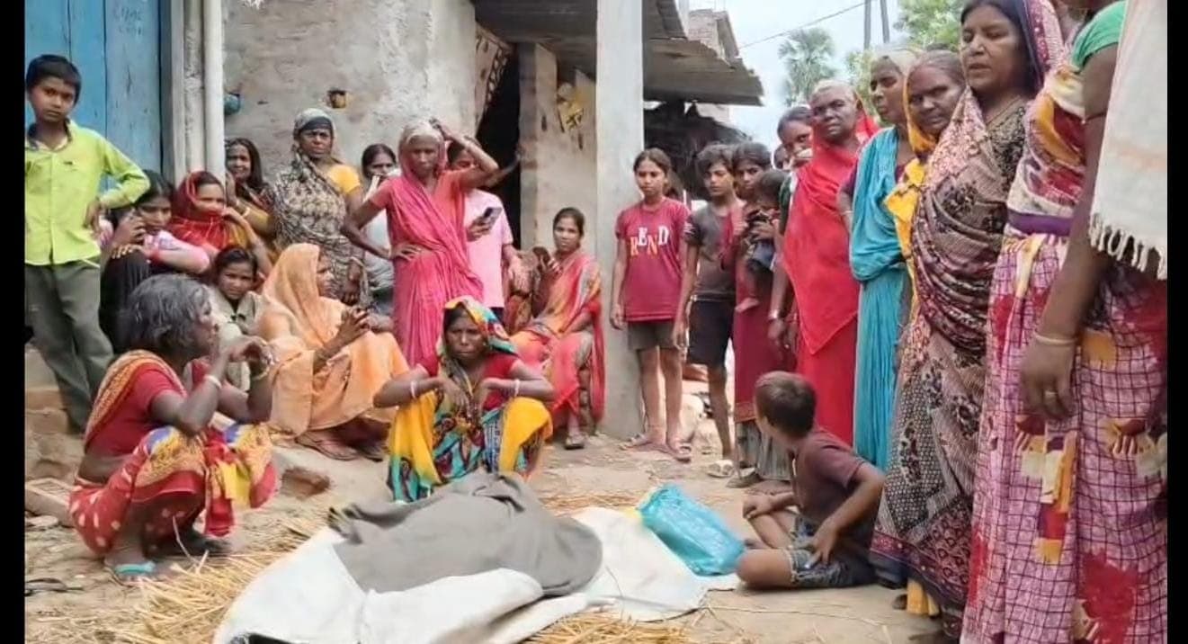 अलीनगर गांव में संतान नहीं होने पर पति ने धारदार हथियार से प्रहार कर पत्नी की हत्या की, हत्यारोपी पति गिरफ्तार अलीनगर गांव में संतान नहीं होने पर पति ने धारदार हथियार से प्रहार कर पत्नी की हत्या की, हत्यारोपी पति गिरफ्तार