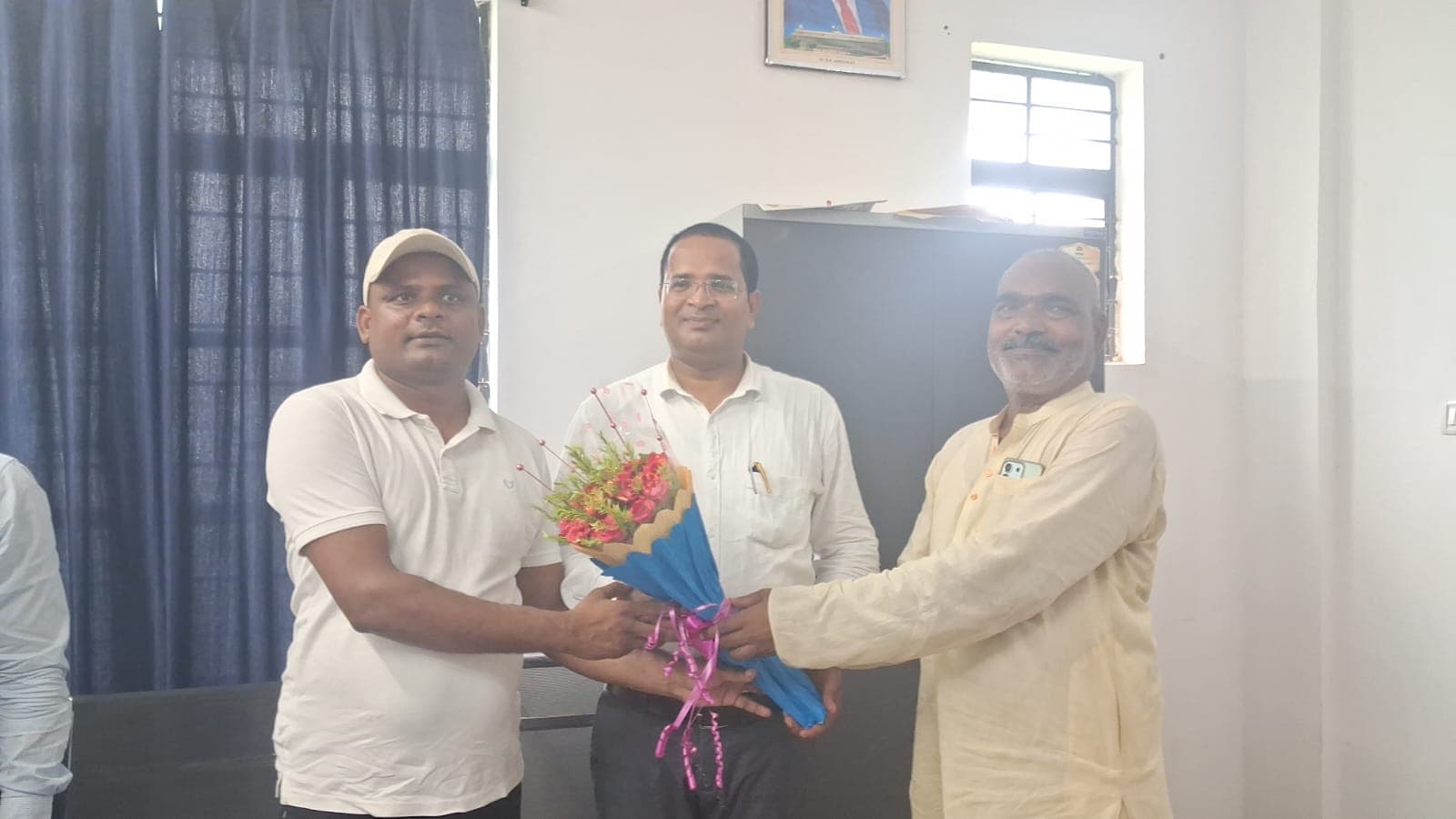 स्थानांतरण पर सम्मान के साथ किया सीओ को विदा, नव पदस्थापित का गर्मजोशी से स्वागत स्थानांतरण पर सम्मान के साथ किया सीओ को विदा, नव पदस्थापित का गर्मजोशी से स्वागत