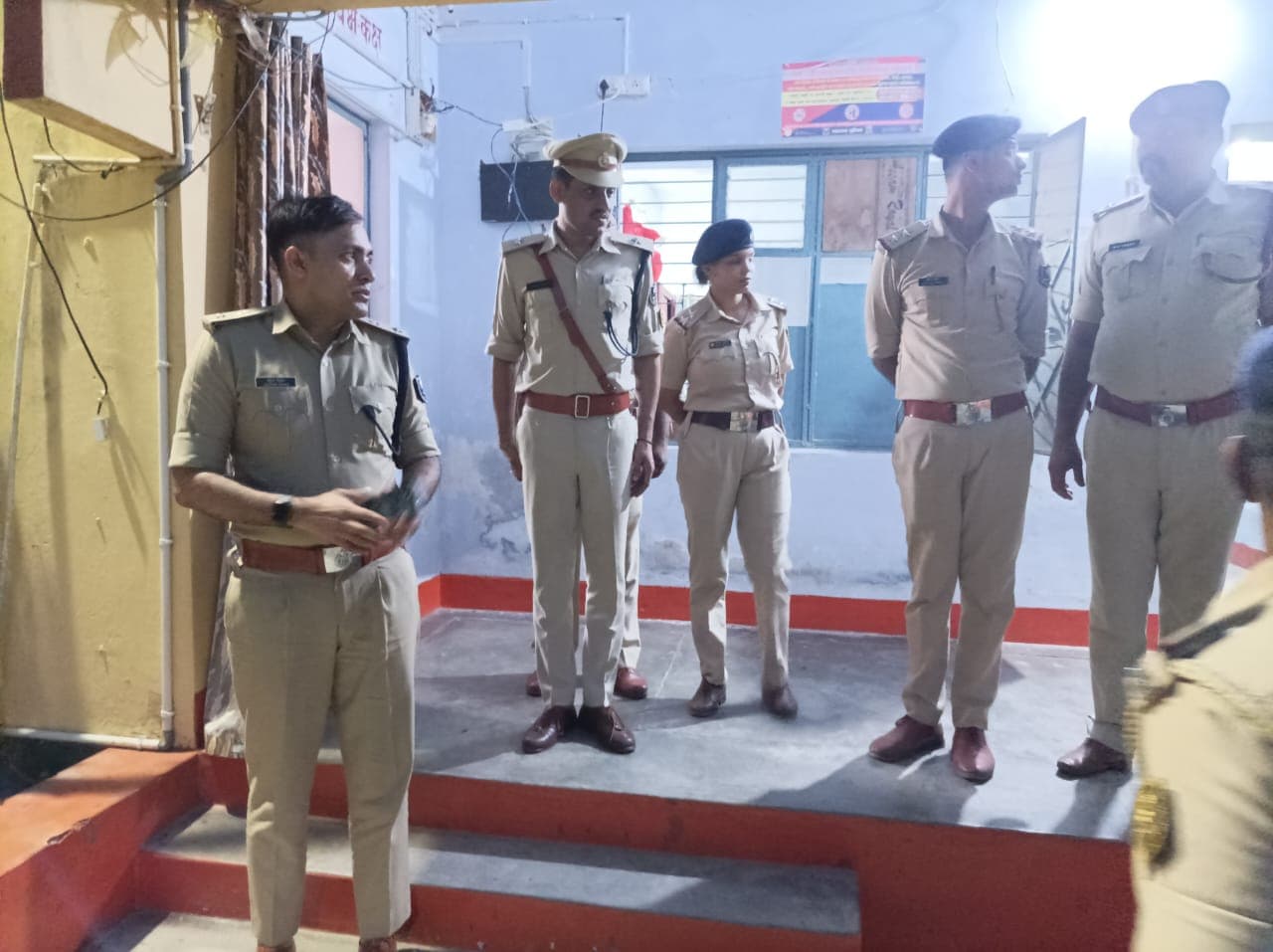 महिषी थाना का एसपी विक्रम सिहाग ने किया औचक निरीक्षण, लंबित कांडों के त्वरित निष्पादन का दिया निर्देश महिषी थाना का एसपी विक्रम सिहाग ने किया औचक निरीक्षण, लंबित कांडों के त्वरित निष्पादन का दिया निर्देश