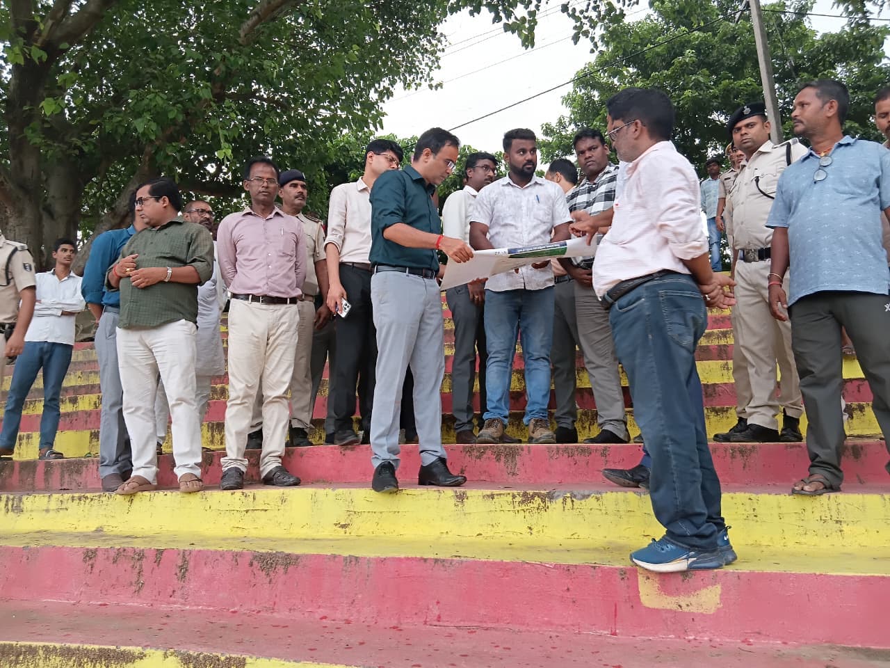 पर्यटन विकास कार्यों की प्रगति को लेकर मां कात्यायनी मंदिर व कसरैया धार का डीएम ने किया स्थलीय निरीक्षण पर्यटन विकास कार्यों की प्रगति को लेकर मां कात्यायनी मंदिर व कसरैया धार का डीएम ने किया स्थलीय निरीक्षण