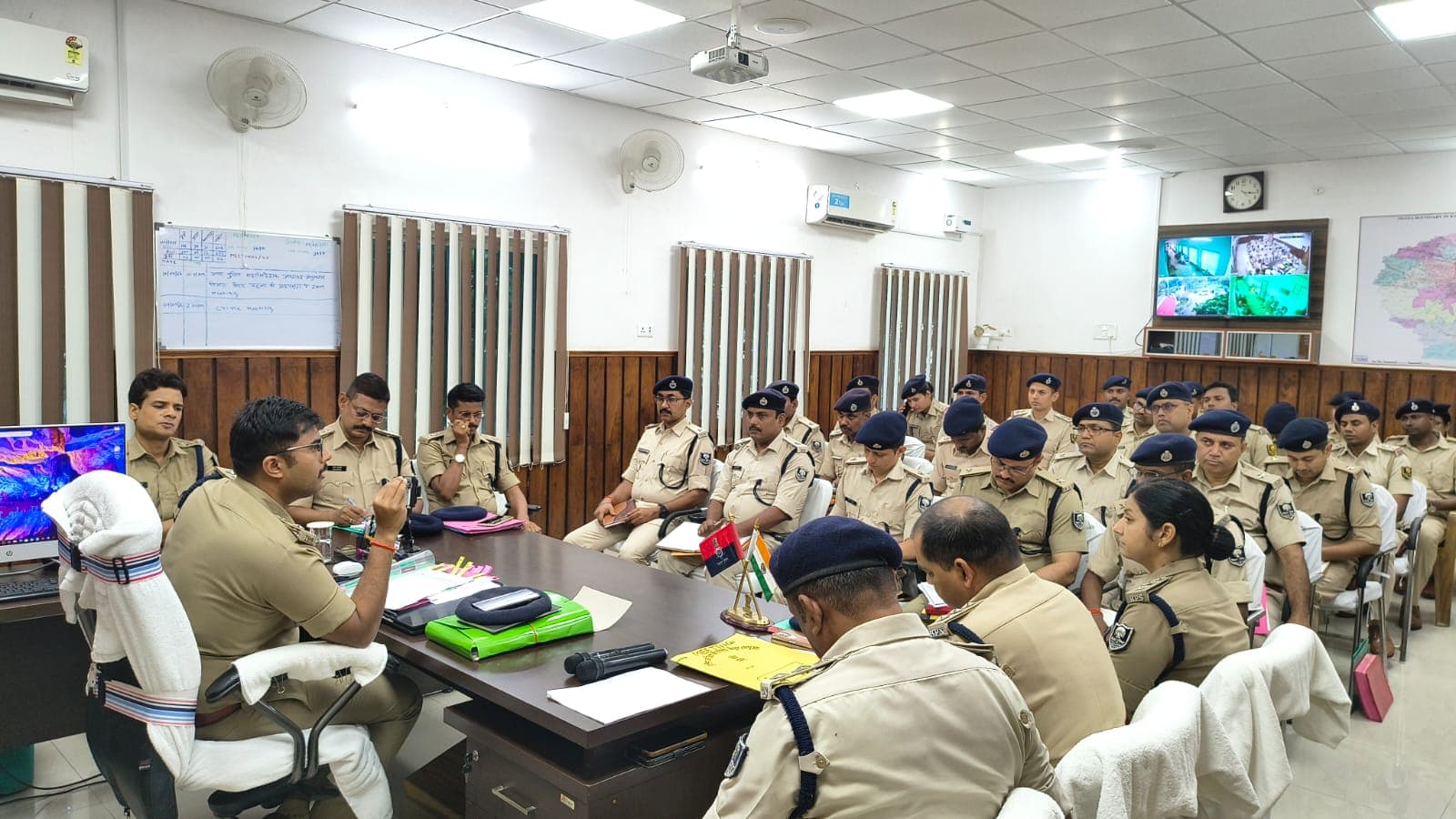 पहले क्राइम मीटिंग में एसपी ने भ्रष्टाचार मुक्त पुलिसिंग को बताया पहली प्राथमिकता पहले क्राइम मीटिंग में एसपी ने भ्रष्टाचार मुक्त पुलिसिंग को बताया पहली प्राथमिकता