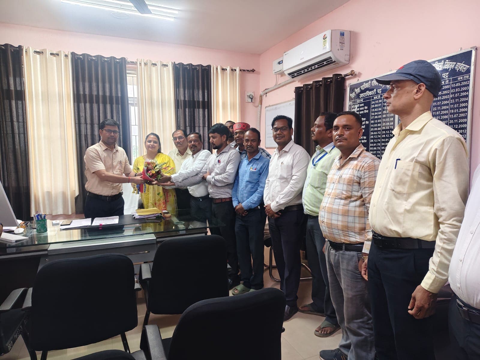 नवनियुक्त डीइओ का शिक्षकों ने किया स्वागत, समय पर वेतन भुगतान का दिया भरोसा नवनियुक्त डीइओ का शिक्षकों ने किया स्वागत, समय पर वेतन भुगतान का दिया भरोसा