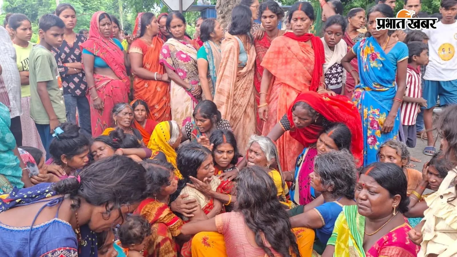 घटना के बाद रोते बिलखते परिजन घटना के बाद रोते बिलखते परिजन