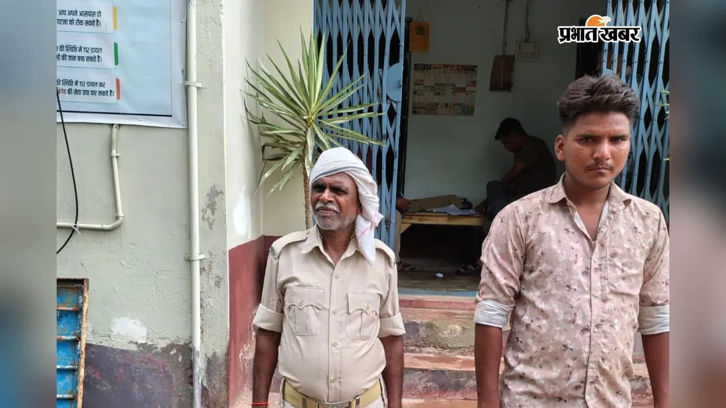 गिरफ्तार चालक को कोर्ट ले जाते पुलिस कर्मी | Prabhat Khabar Network गिरफ्तार चालक को कोर्ट ले जाते पुलिस कर्मी | Prabhat Khabar Network