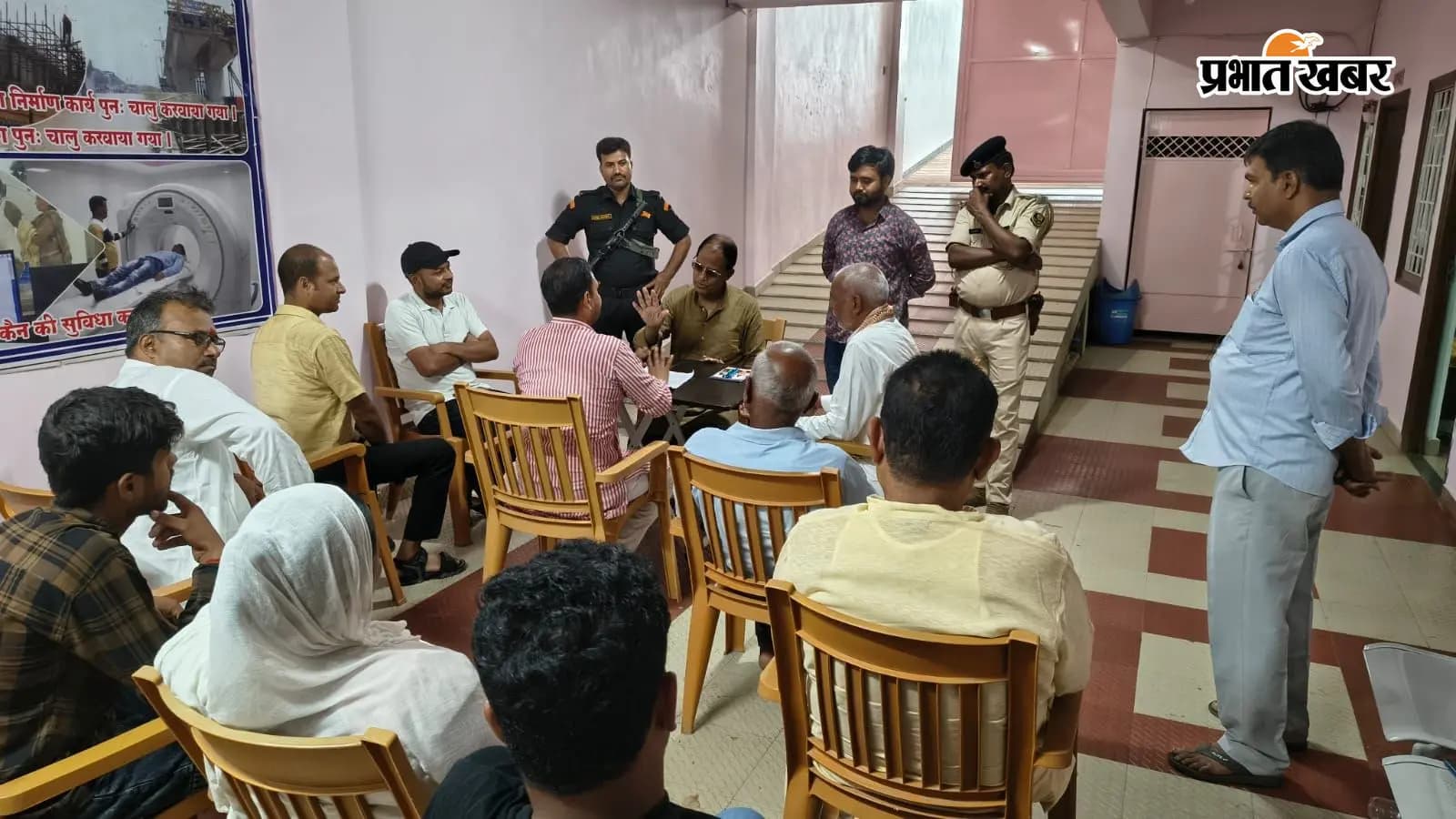 सांसद ने सुनीं लोगों की समस्याएं, इलाज के लिए सहायता का दिया भरोसा सांसद ने सुनीं लोगों की समस्याएं, इलाज के लिए सहायता का दिया भरोसा