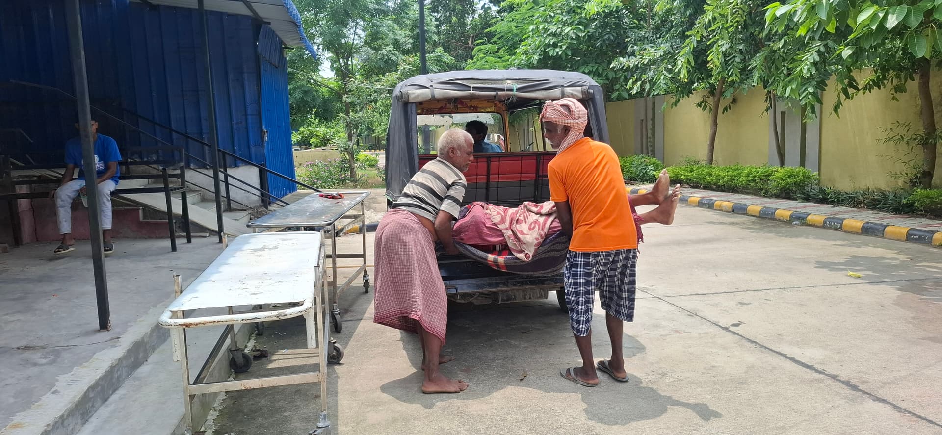 सरसी के मलनिया बथान टोला में फंदे से लटकता मिला अधेड़ का शव सरसी के मलनिया बथान टोला में फंदे से लटकता मिला अधेड़ का शव