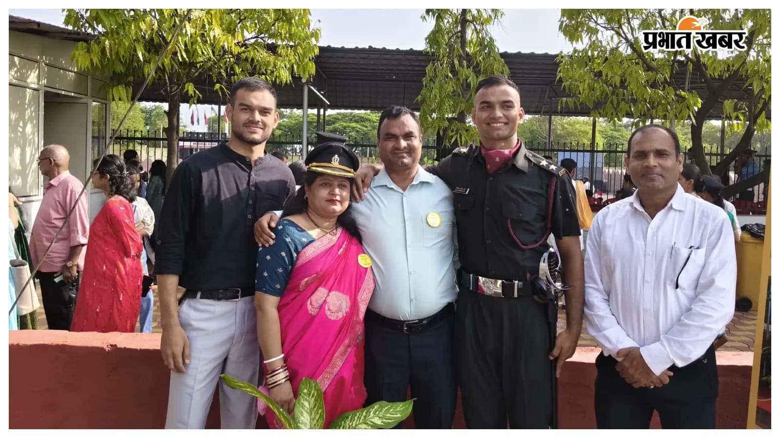 निखिल माता-पिता व परिजनों के साथ निखिल माता-पिता व परिजनों के साथ