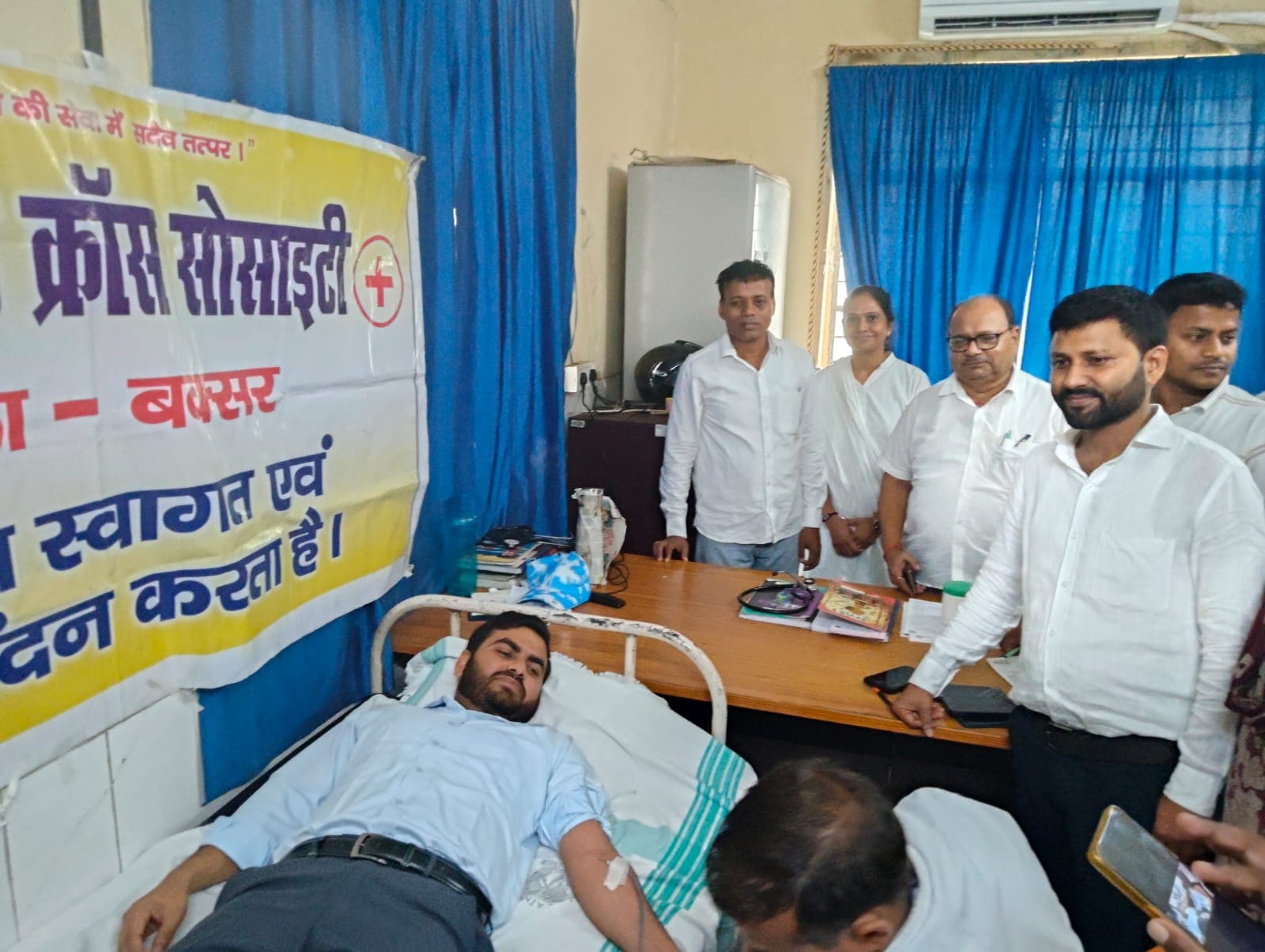 विश्व रक्तदाता दिवस पखवाड़ा पर बीडीओ,सीडीपीओ ने किया रक्तदान विश्व रक्तदाता दिवस पखवाड़ा पर बीडीओ,सीडीपीओ ने किया रक्तदान