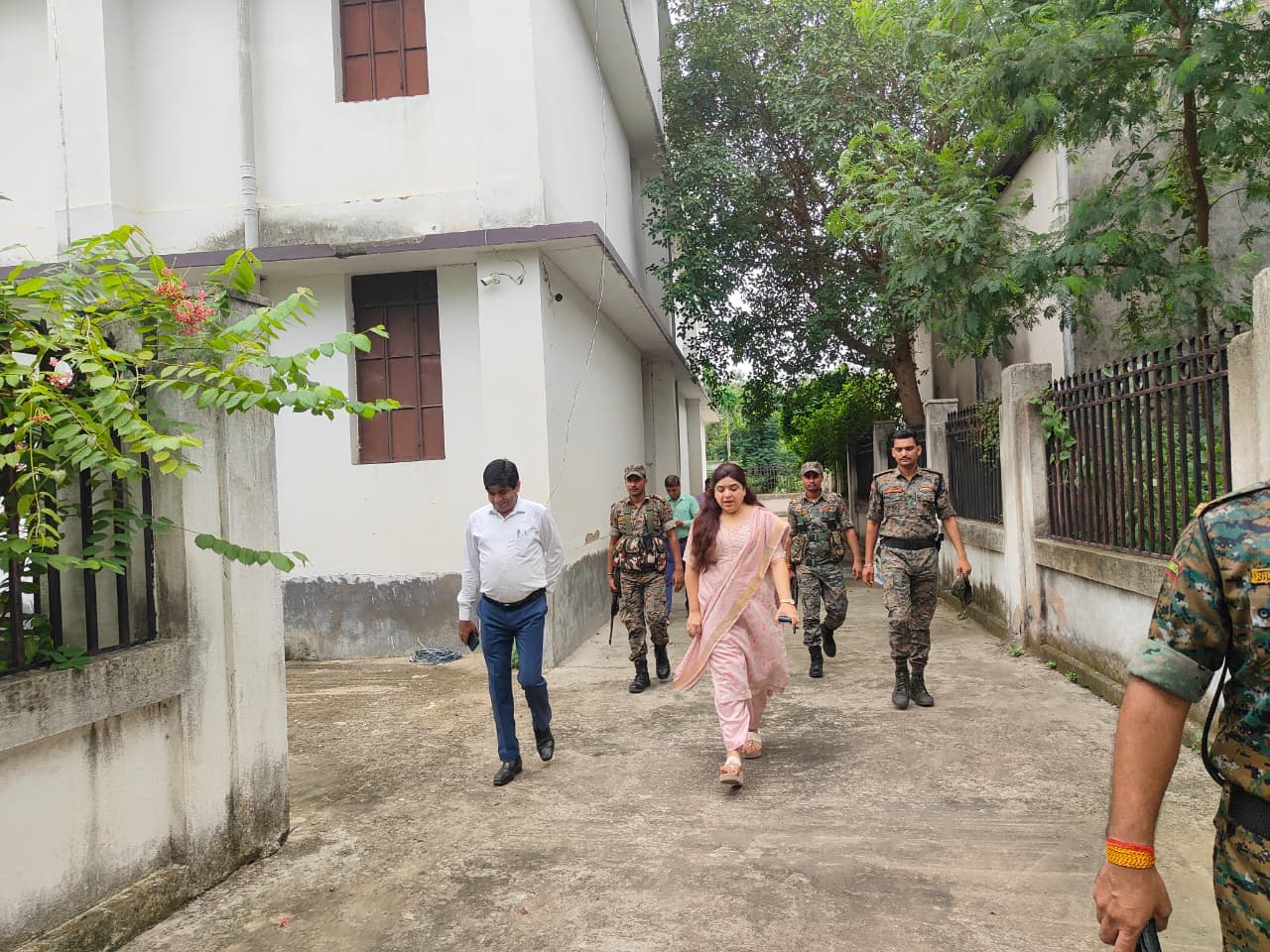 डीएम ने वेयरहाउस का किया निरीक्षण डीएम ने वेयरहाउस का किया निरीक्षण