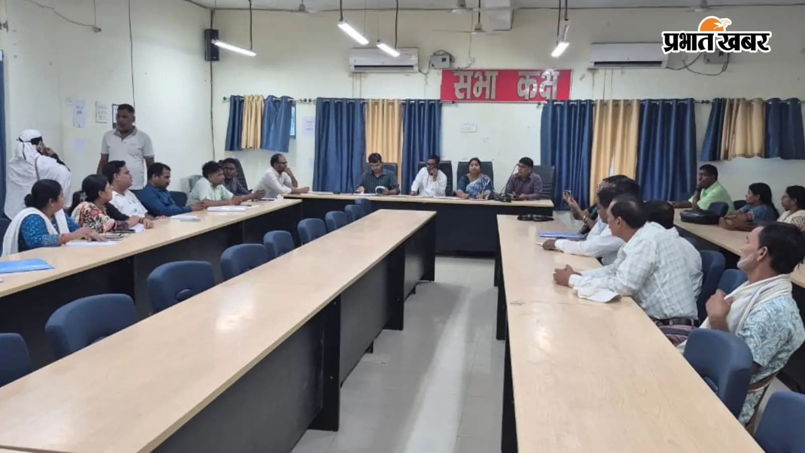 बैठक में शामिल कर्मी बैठक में उपस्थित अधिकारी | Prabhat Khabar Network बैठक में शामिल कर्मी बैठक में उपस्थित अधिकारी | Prabhat Khabar Network