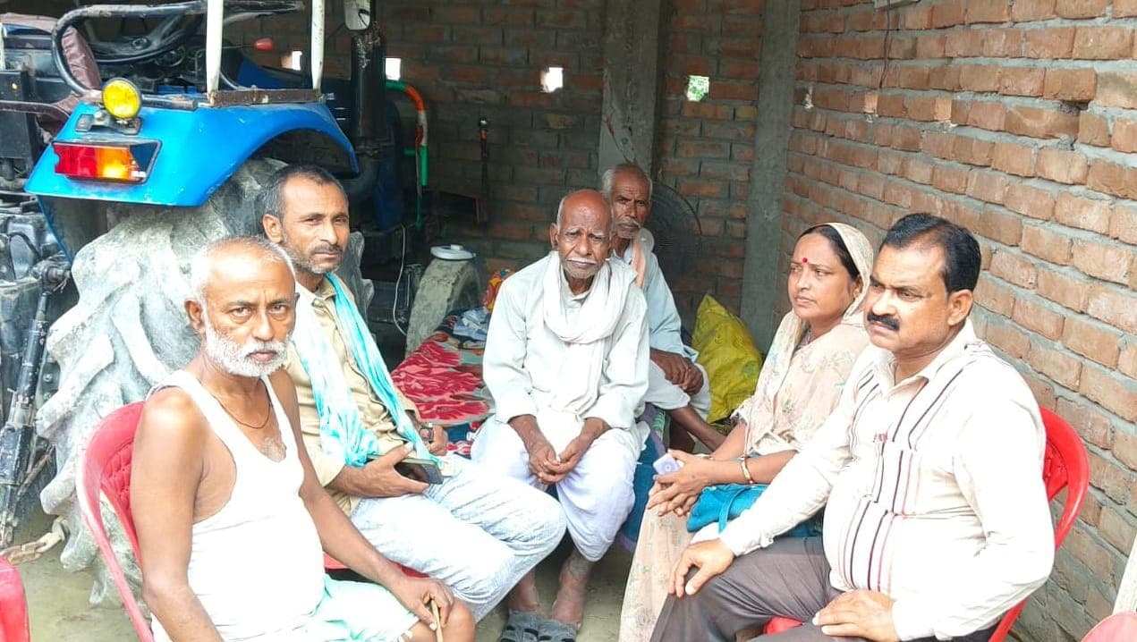 अपहरण के बाद हत्या के पीड़ित परिवार से मिल 20 लाख मुआवजे व सरकारी नौकरी की मांग अपहरण के बाद हत्या के पीड़ित परिवार से मिल 20 लाख मुआवजे व सरकारी नौकरी की मांग