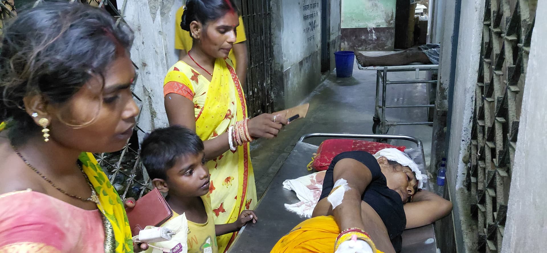 जमीनी विवाद में खूनी संघर्ष, 3 महिलाओं समेत 6 घायल, 2 रेफर जमीनी विवाद में खूनी संघर्ष, 3 महिलाओं समेत 6 घायल, 2 रेफर