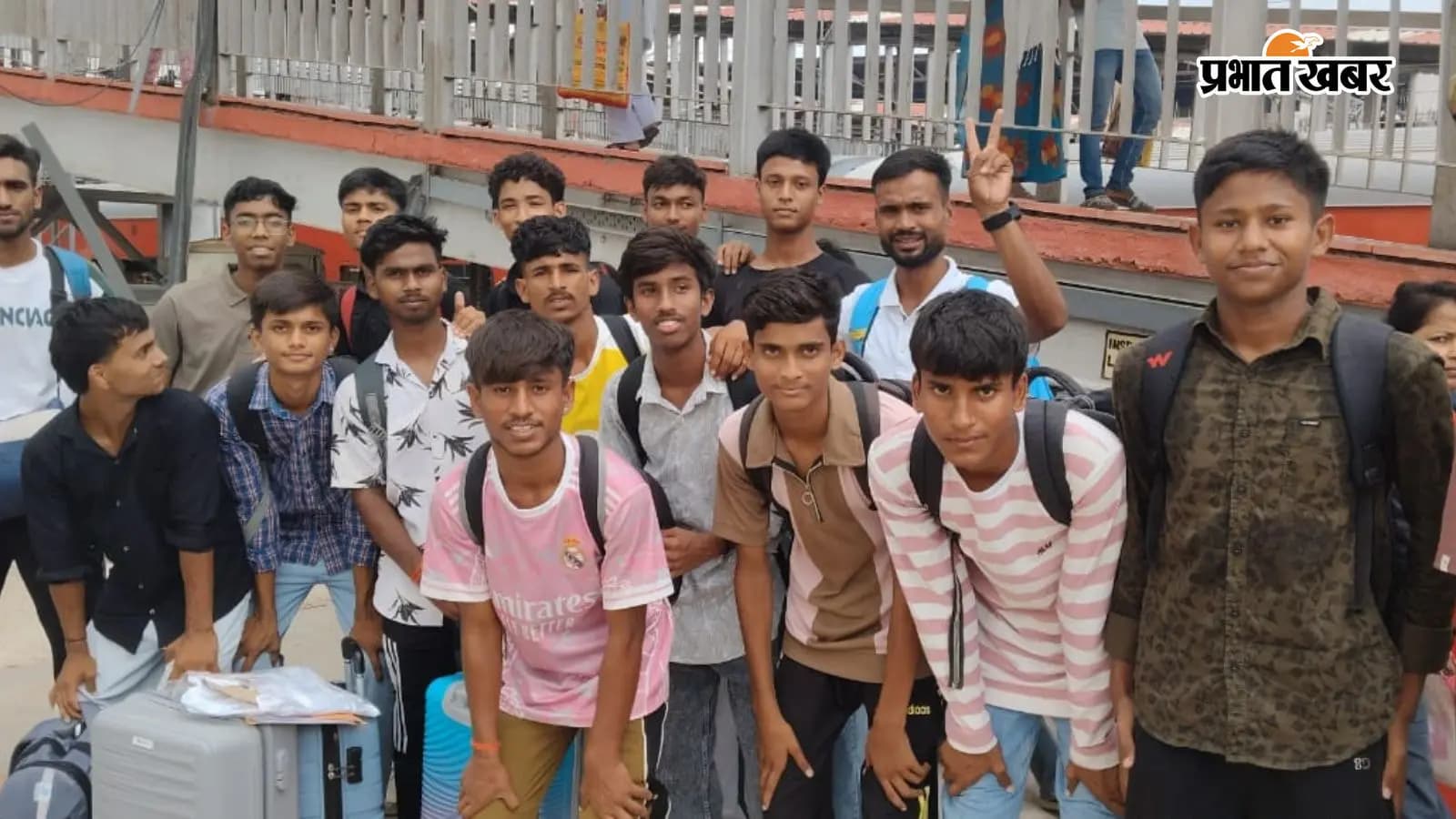गया की अंडर-17 फुटबॉल टीम राज्य स्तरीय प्रतियोगिता के लिए... गया की अंडर-17 फुटबॉल टीम राज्य स्तरीय प्रतियोगिता के लिए...