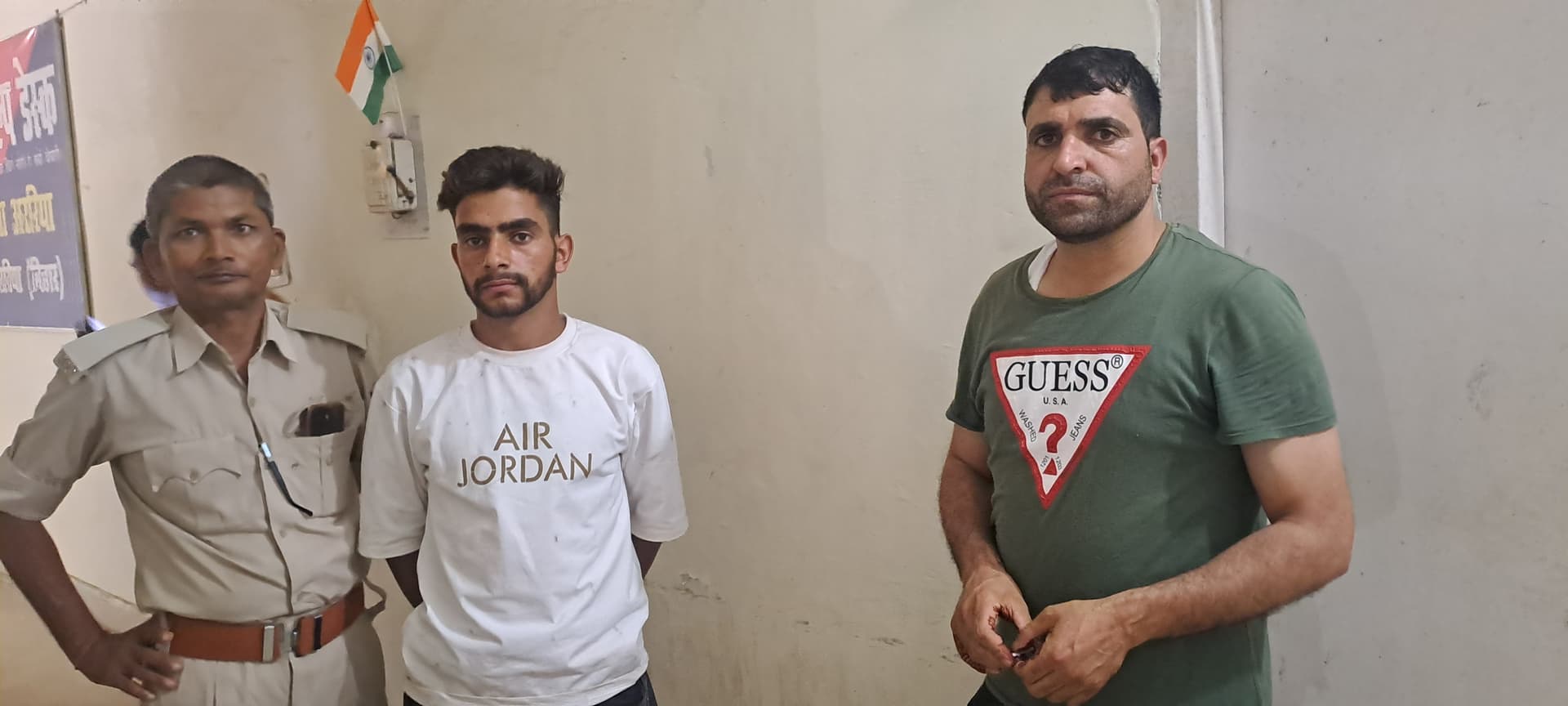 बाल विवाह की आशंका, कश्मीरी युवक व लड़की हिरासत मेंअररिया में कश्मीरी युवक द्वारा बाल विवाह की कोशिश नाकाम, चाइल्ड हेल्पलाइन की सूचना पर पुलिस ने की त्वरित कार्रवाई बाल विवाह की आशंका, कश्मीरी युवक व लड़की हिरासत मेंअररिया में कश्मीरी युवक द्वारा बाल विवाह की कोशिश नाकाम, चाइल्ड हेल्पलाइन की सूचना पर पुलिस ने की त्वरित कार्रवाई