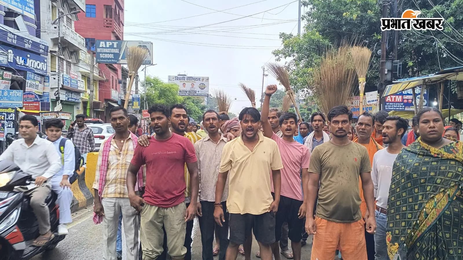 प्रशासन के द्वारा कार्रवाई नहीं किए जाने के विरोध में आक्रोश रैली प्रशासन के द्वारा कार्रवाई नहीं किए जाने के विरोध में आक्रोश रैली