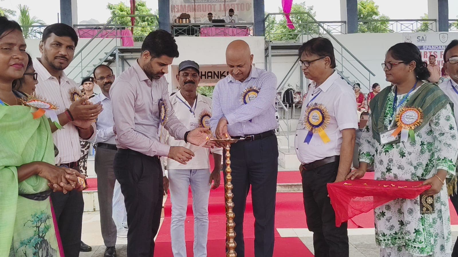 किशनगंज में गूंजा फुटबॉल का शंखनाद किशनगंज में गूंजा फुटबॉल का शंखनाद