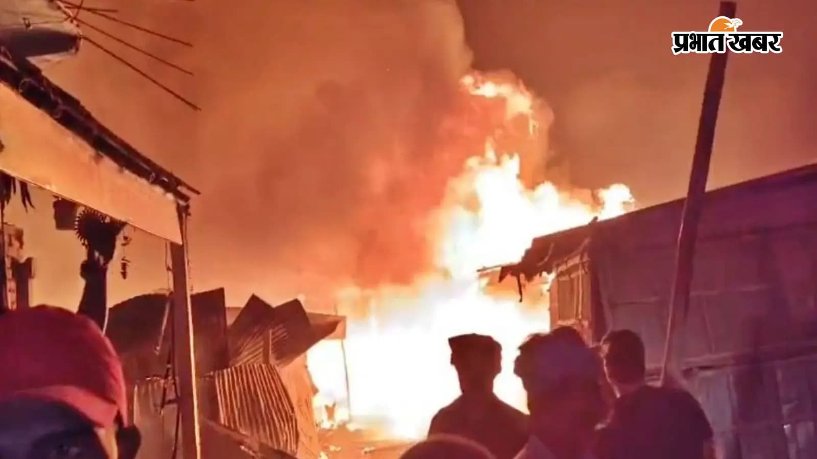 शेखोपुरसराय मोबाइल दुकान में लगी आग करीब दो लाख की संपत्ति जलकर राख शेखोपुरसराय मोबाइल दुकान में लगी आग करीब दो लाख की संपत्ति जलकर राख