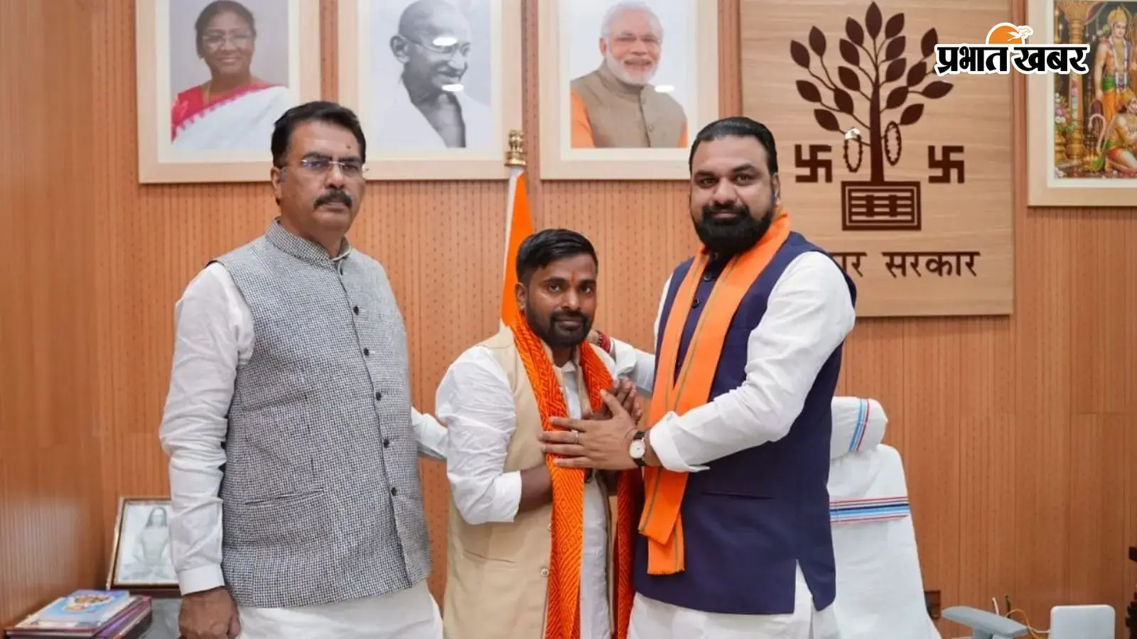 बिहार भाजपा चीफ संजय सरावगी और सीएम सम्राट के साथ नीरज सिन्हा बिहार भाजपा चीफ संजय सरावगी और सीएम सम्राट के साथ नीरज सिन्हा