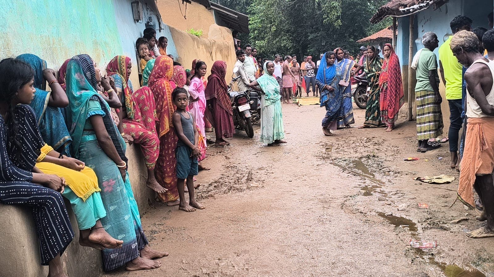 चेन्नई में मजदूर की संदिग्ध मौत, शव गांव पहुंचते ही पसरा मातम चेन्नई में मजदूर की संदिग्ध मौत, शव गांव पहुंचते ही पसरा मातम
