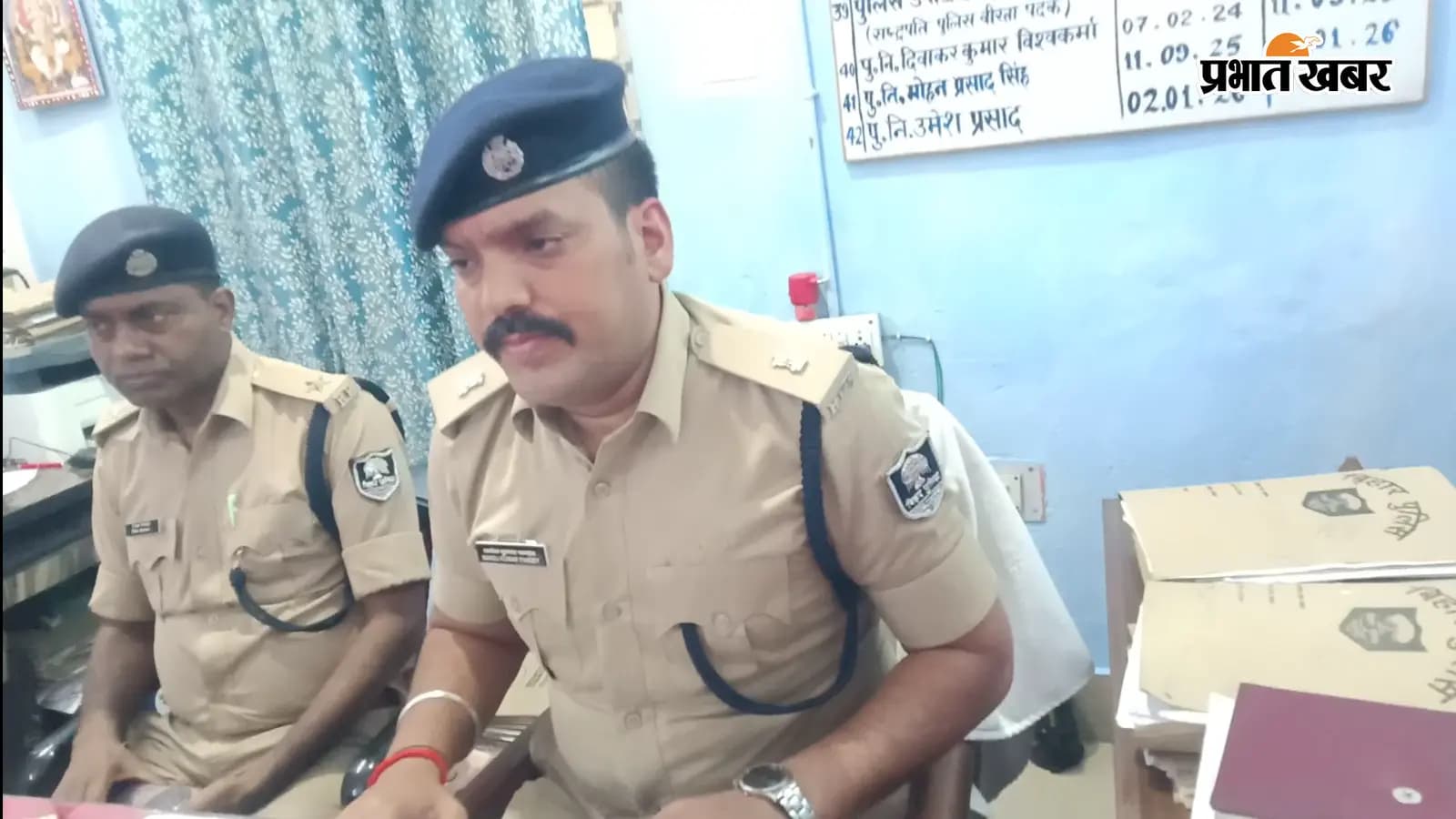 मामले की जानकारी देती पुलिस मामले की जानकारी देती पुलिस