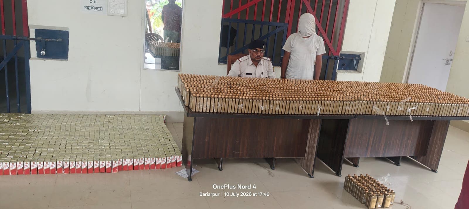 एनएच-80 पर पिकअप के गुप्त चेंबर से 496.8 लीटर अवैध शराब बरामद एनएच-80 पर पिकअप के गुप्त चेंबर से 496.8 लीटर अवैध शराब बरामद
