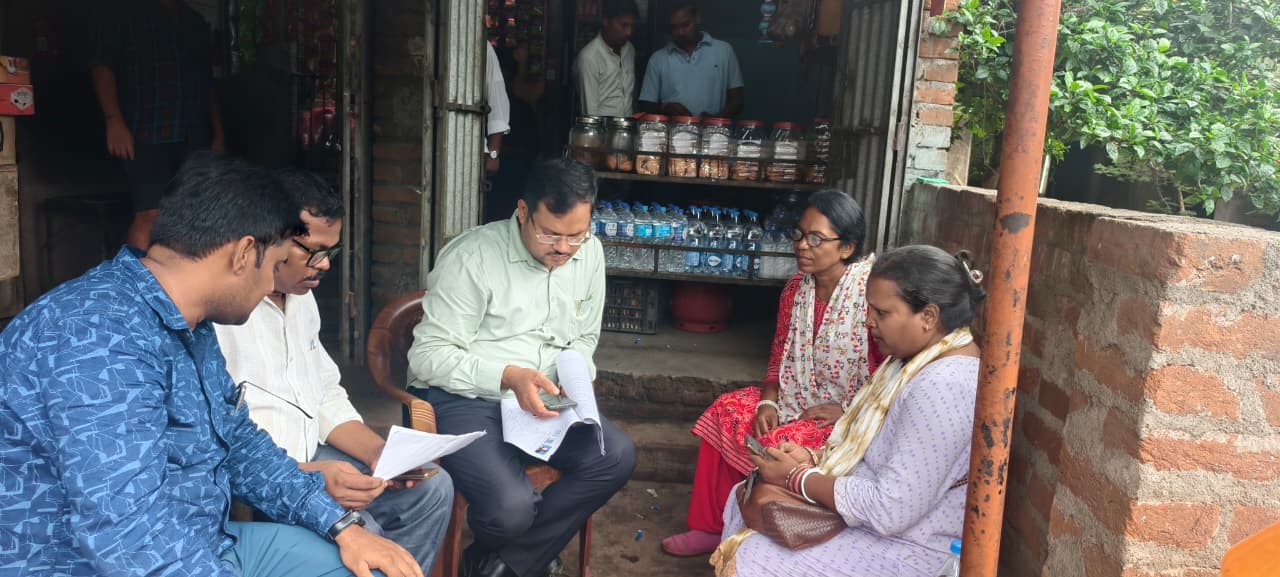 उप निर्वाचन पदाधिकारी ने बूथों का किया निरीक्षण उप निर्वाचन पदाधिकारी ने बूथों का किया निरीक्षण