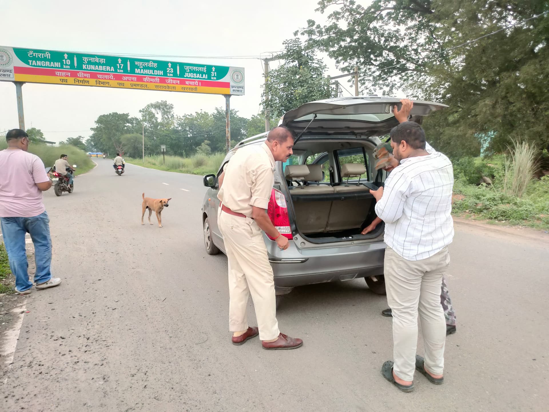 राजनगर में एंटी क्राइम वाहन जांच अभियान, शराब पीकर वाहन चलाने वालों पर कार्रवाई राजनगर में एंटी क्राइम वाहन जांच अभियान, शराब पीकर वाहन चलाने वालों पर कार्रवाई