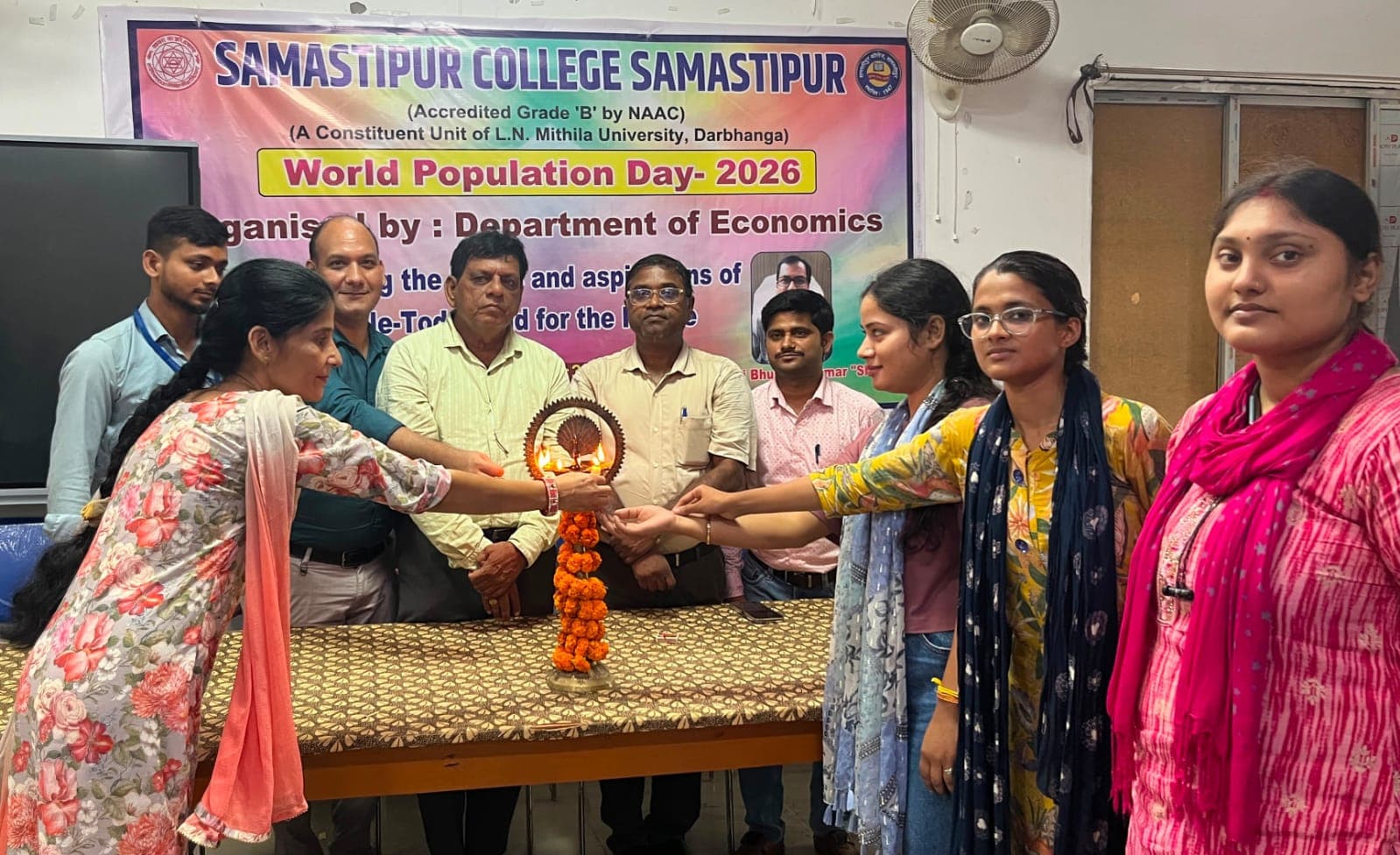 विकास की रफ्तार पर ब्रेक लगा रहा है ''''जनसंख्या विस्फोट'''', शिक्षा और जागरूकता ही एकमात्र समाधान विकास की रफ्तार पर ब्रेक लगा रहा है ''''जनसंख्या विस्फोट'''', शिक्षा और जागरूकता ही एकमात्र समाधान
