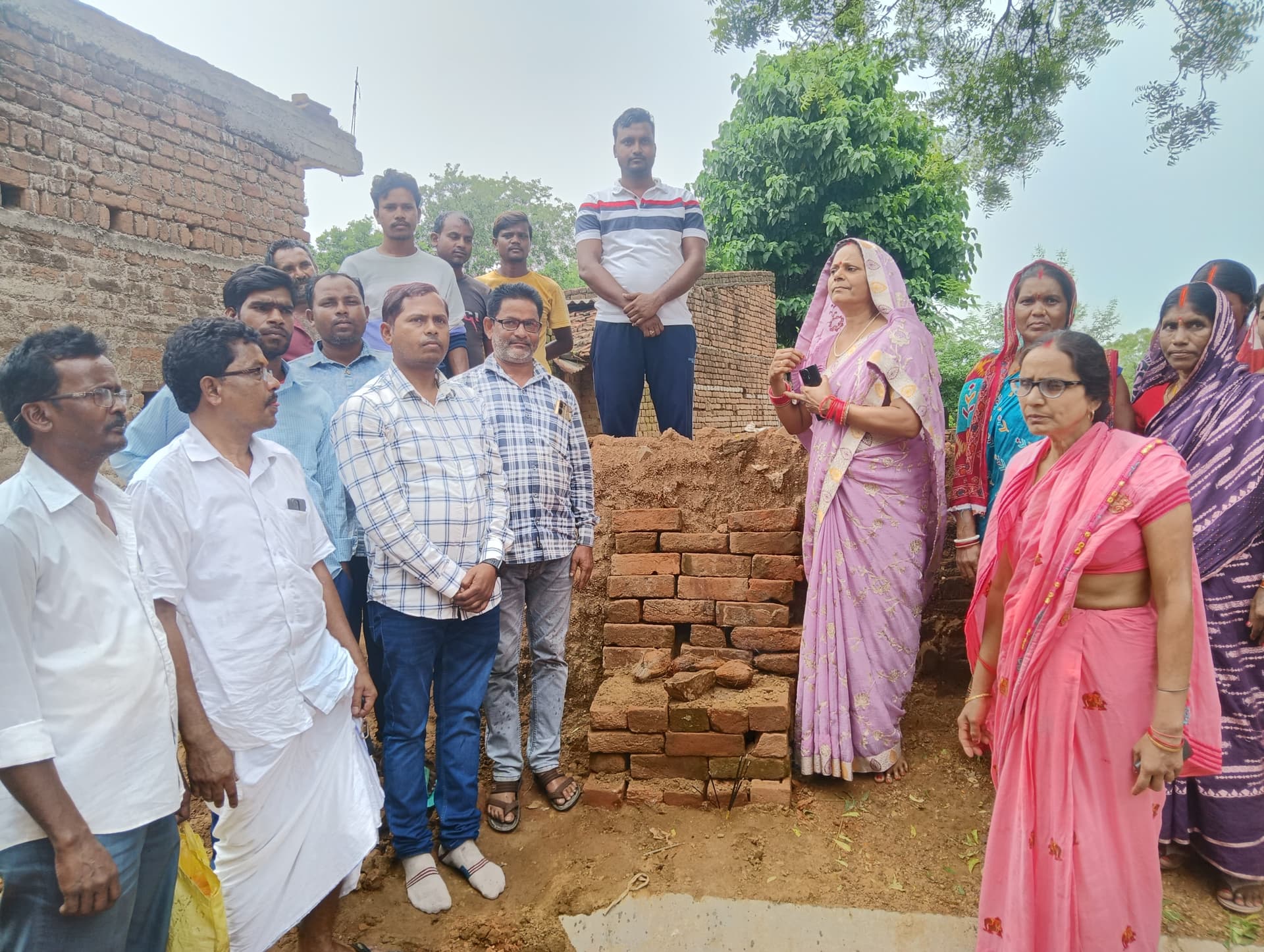 चंदनकियारी में जिप सदस्य ने किया कई विकास योजनाओं का भूमि पूजन चंदनकियारी में जिप सदस्य ने किया कई विकास योजनाओं का भूमि पूजन