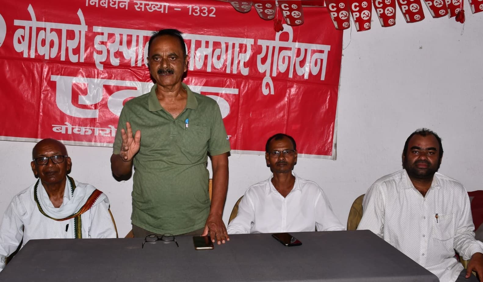 मजदूरों की मांगों को लेकर आंदोलन की चेतावनी मजदूरों की मांगों को लेकर आंदोलन की चेतावनी